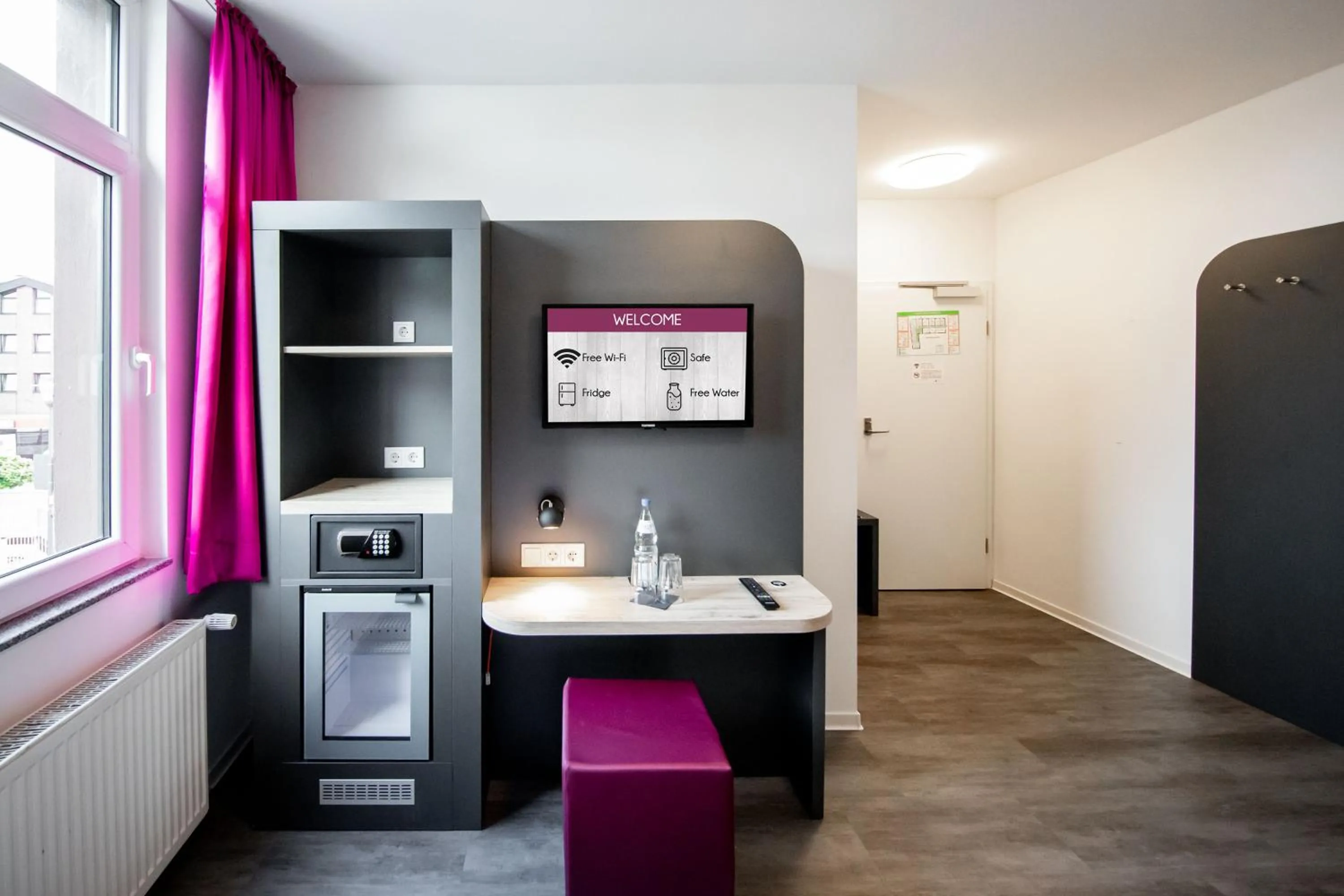 TV and multimedia in SMARTY Airport Cologne Hotel - KONTAKTLOSER SELF CHECK-IN