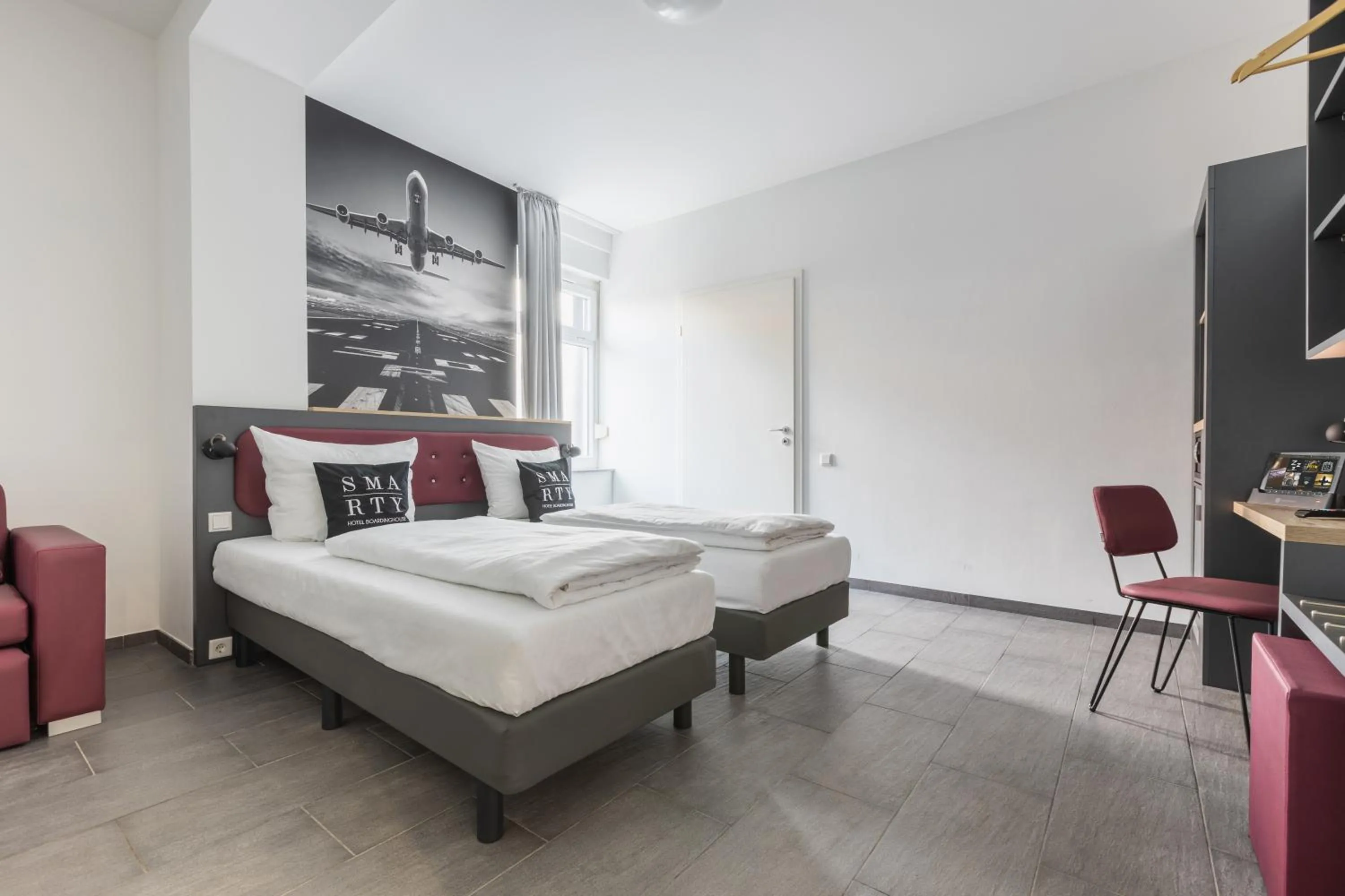 Bed in SMARTY Airport Cologne Hotel - KONTAKTLOSER SELF CHECK-IN