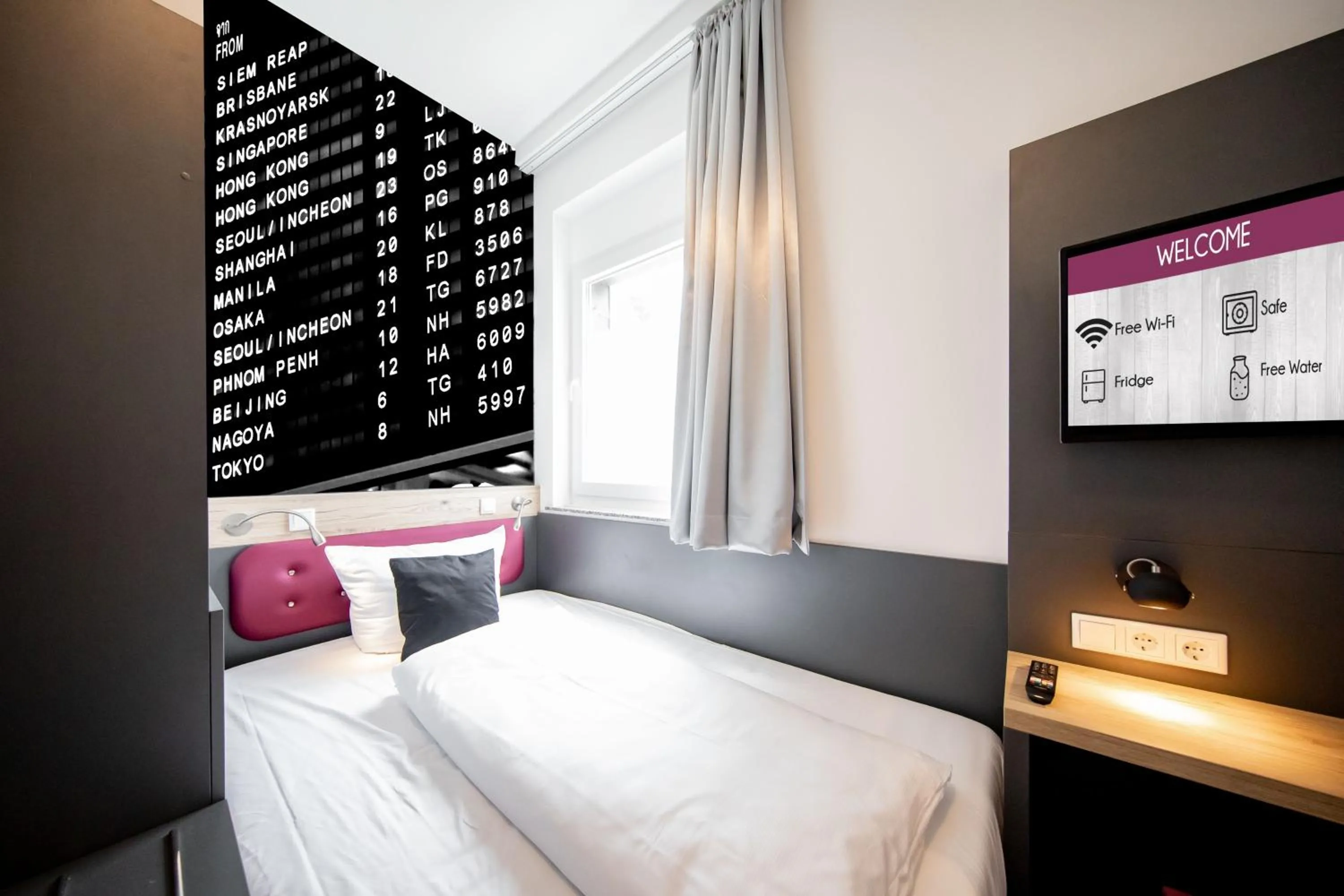 TV and multimedia, Bed in SMARTY Airport Cologne Hotel - KONTAKTLOSER SELF CHECK-IN