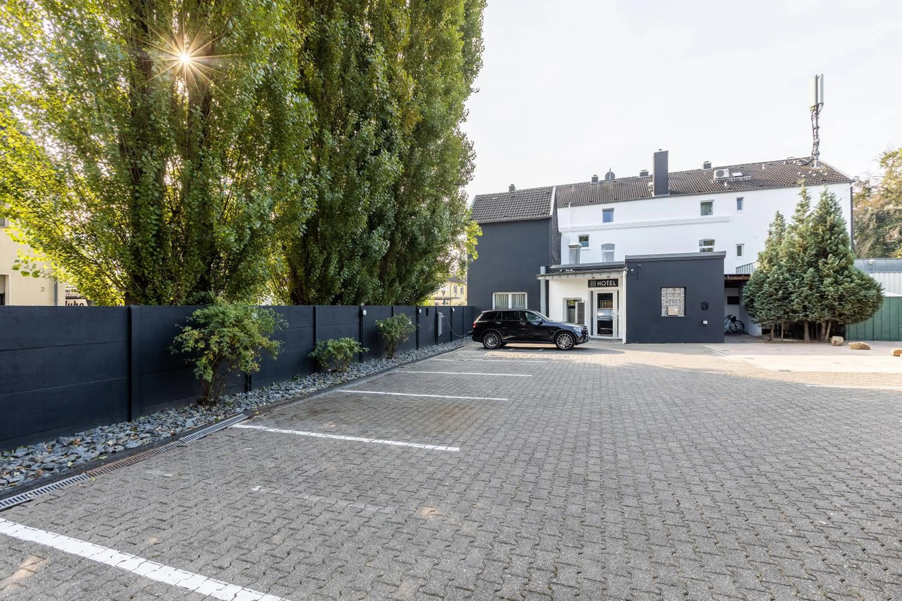 Parking in SMARTY Airport Cologne Hotel - KONTAKTLOSER SELF CHECK-IN