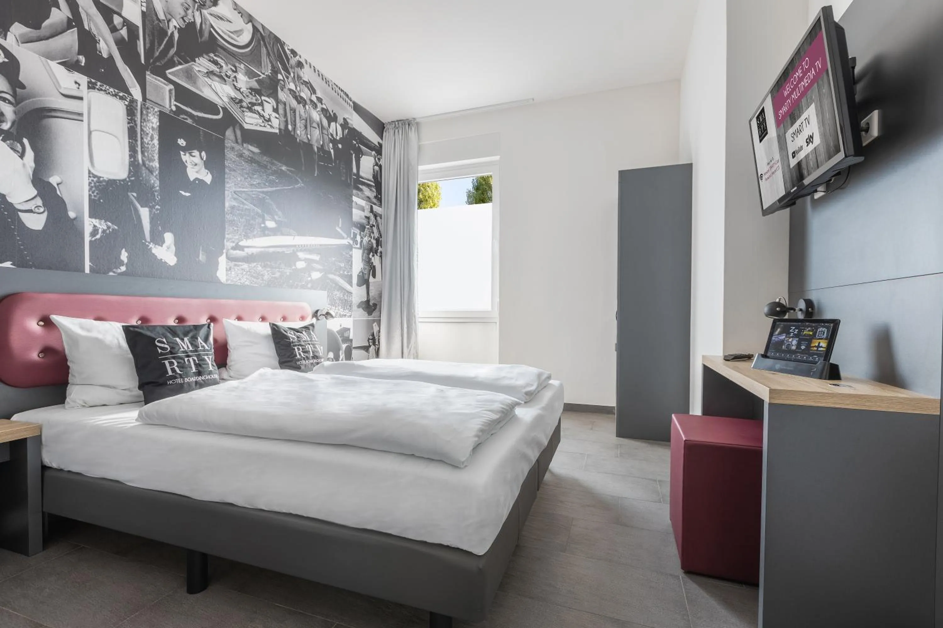 Bed in SMARTY Airport Cologne Hotel - KONTAKTLOSER SELF CHECK-IN