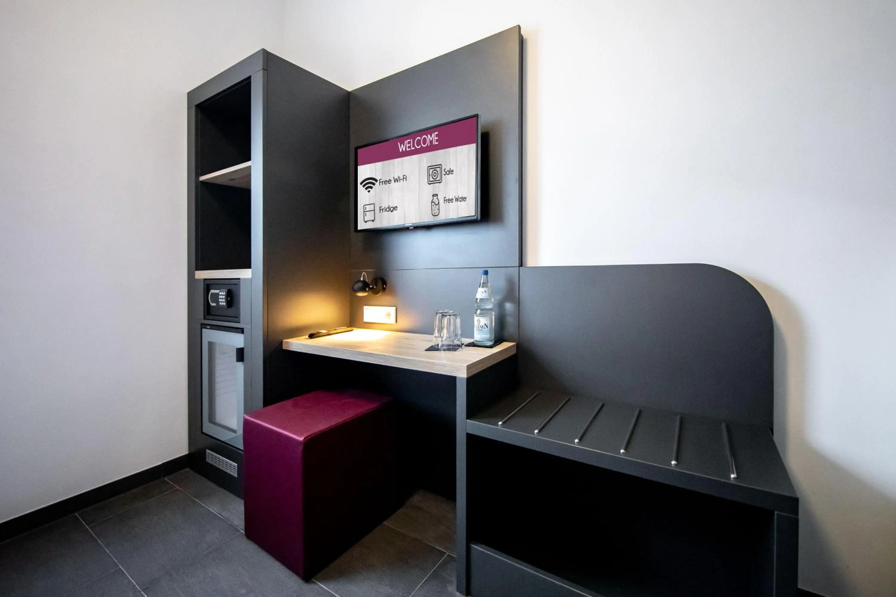 TV and multimedia in SMARTY Airport Cologne Hotel - KONTAKTLOSER SELF CHECK-IN