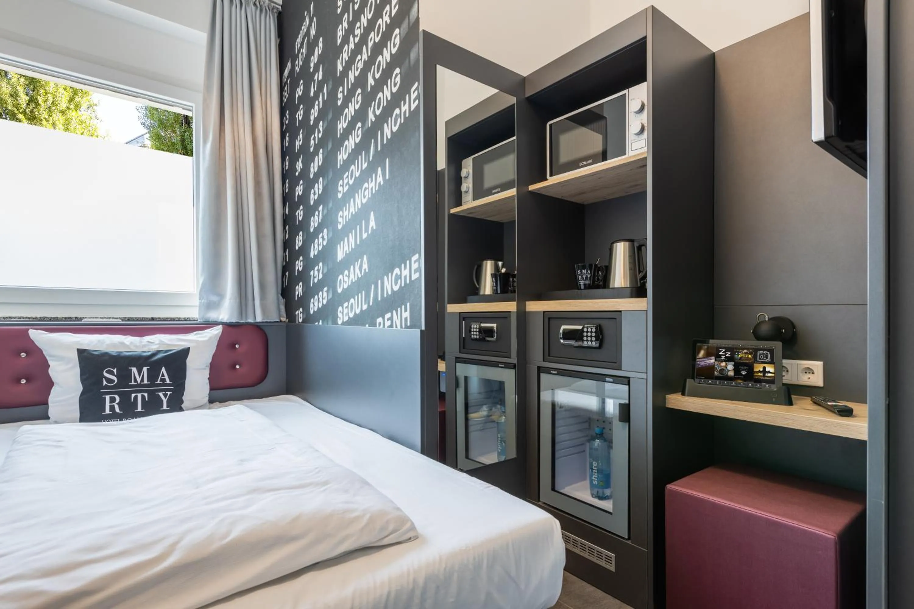 Bed in SMARTY Airport Cologne Hotel - KONTAKTLOSER SELF CHECK-IN