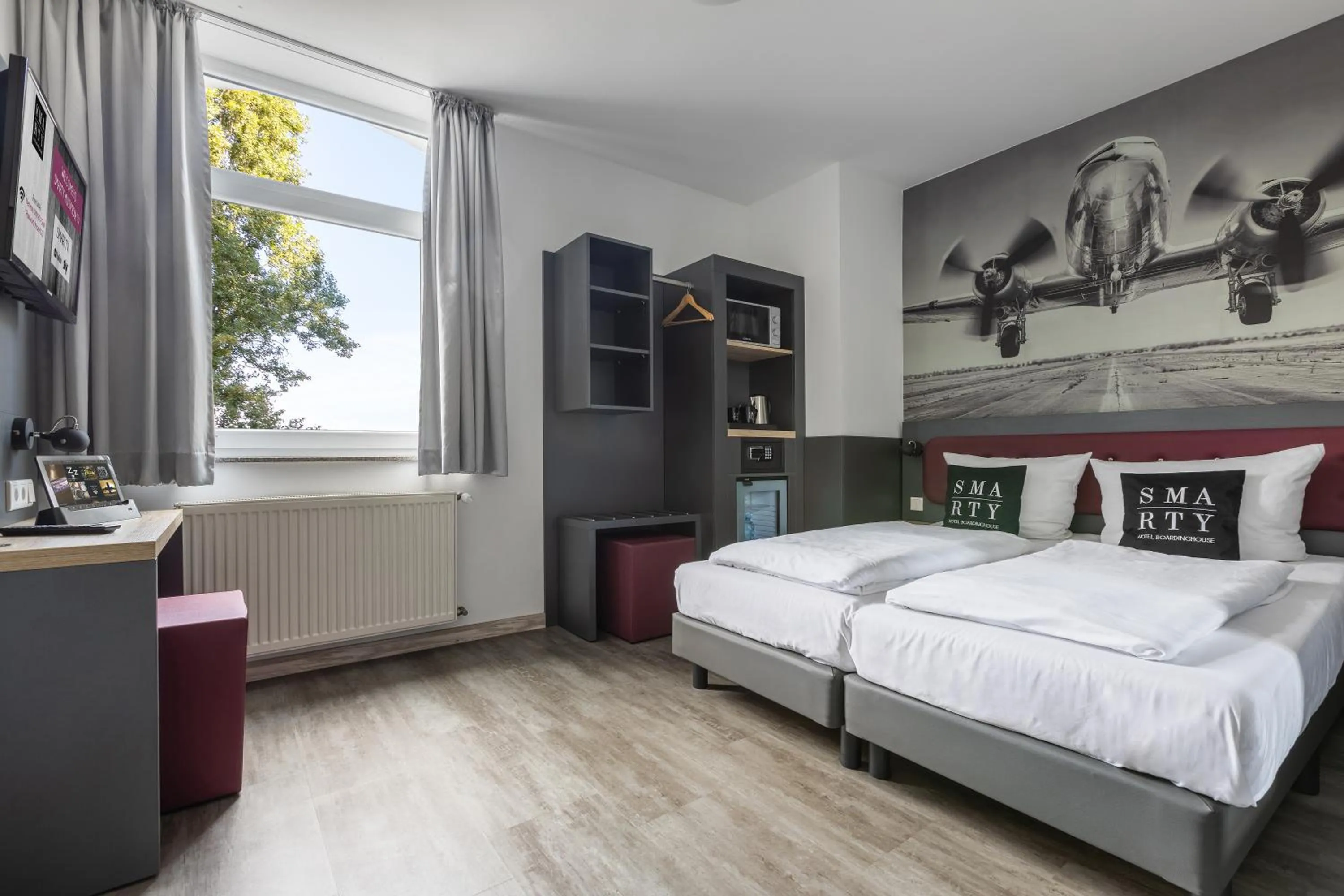 Photo of the whole room, Bed in SMARTY Airport Cologne Hotel - KONTAKTLOSER SELF CHECK-IN