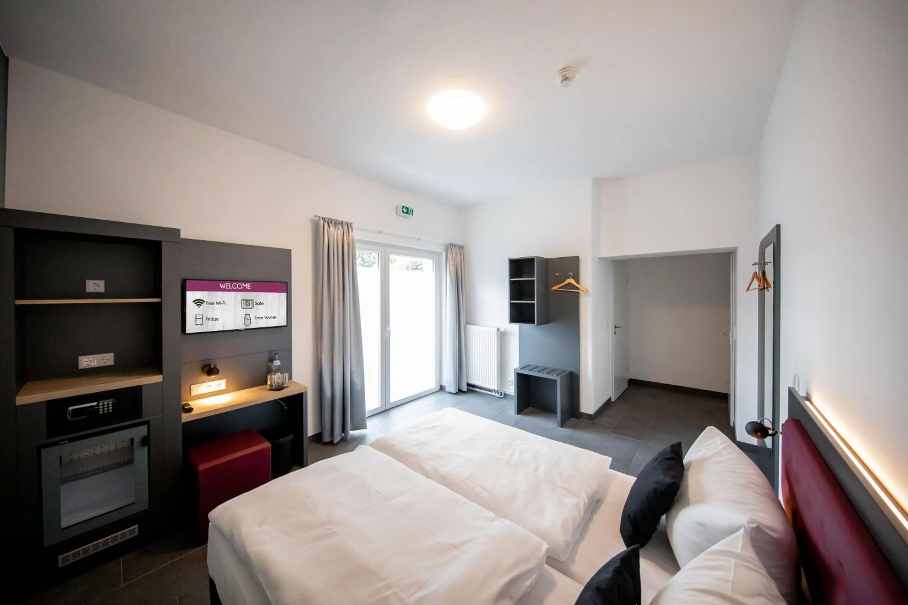 Bed in SMARTY Airport Cologne Hotel - KONTAKTLOSER SELF CHECK-IN