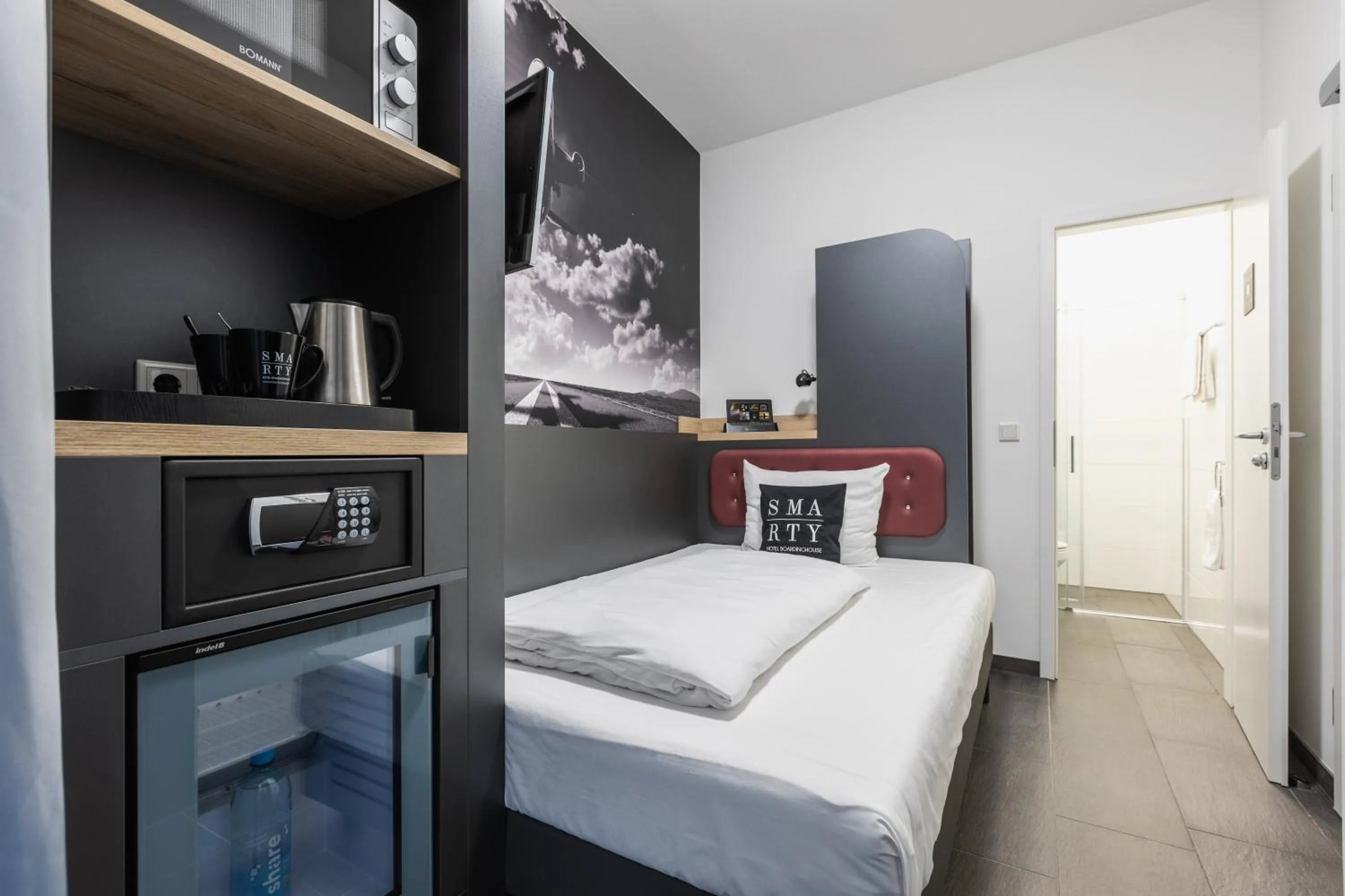 Bed in SMARTY Airport Cologne Hotel - KONTAKTLOSER SELF CHECK-IN