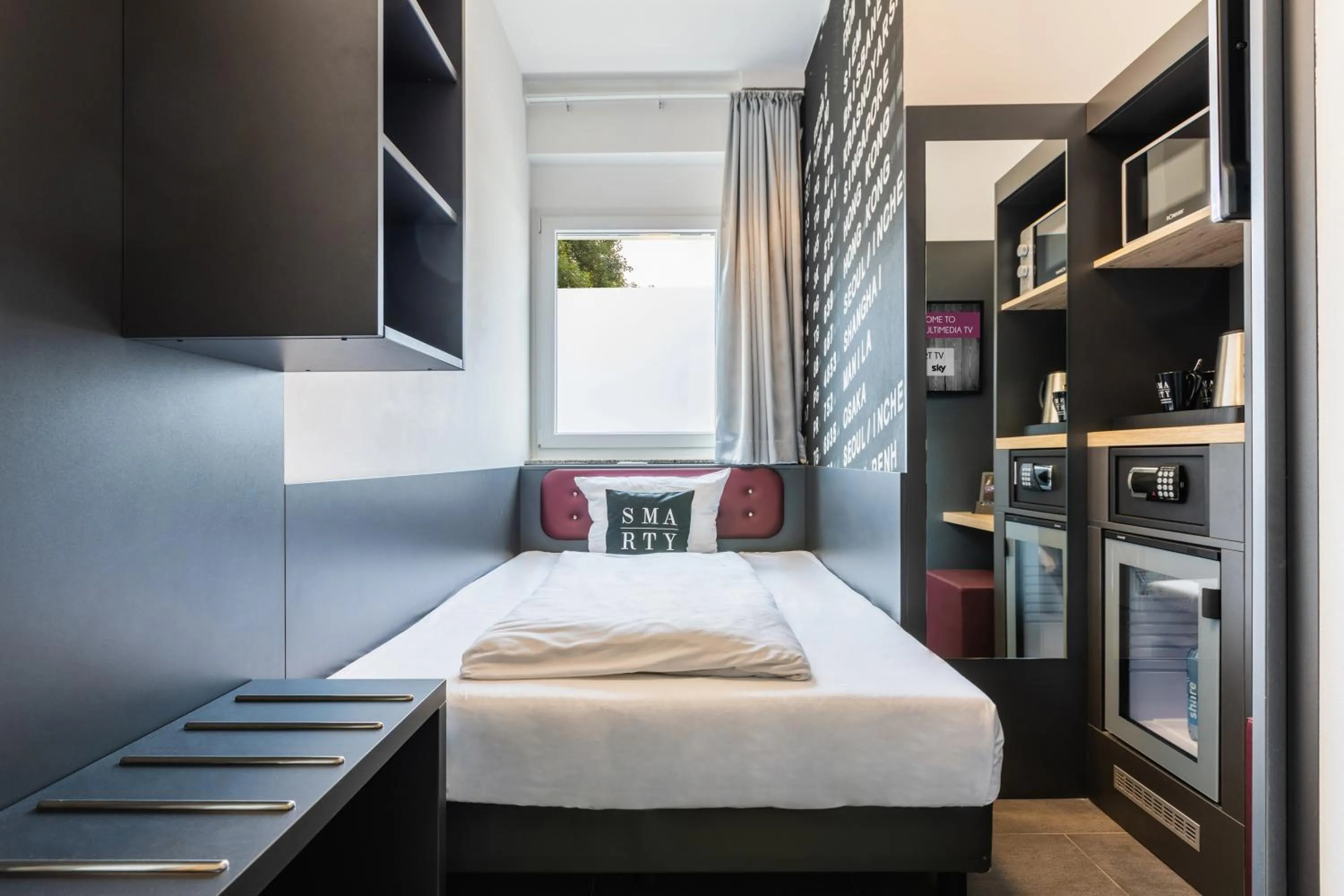 Bed in SMARTY Airport Cologne Hotel - KONTAKTLOSER SELF CHECK-IN