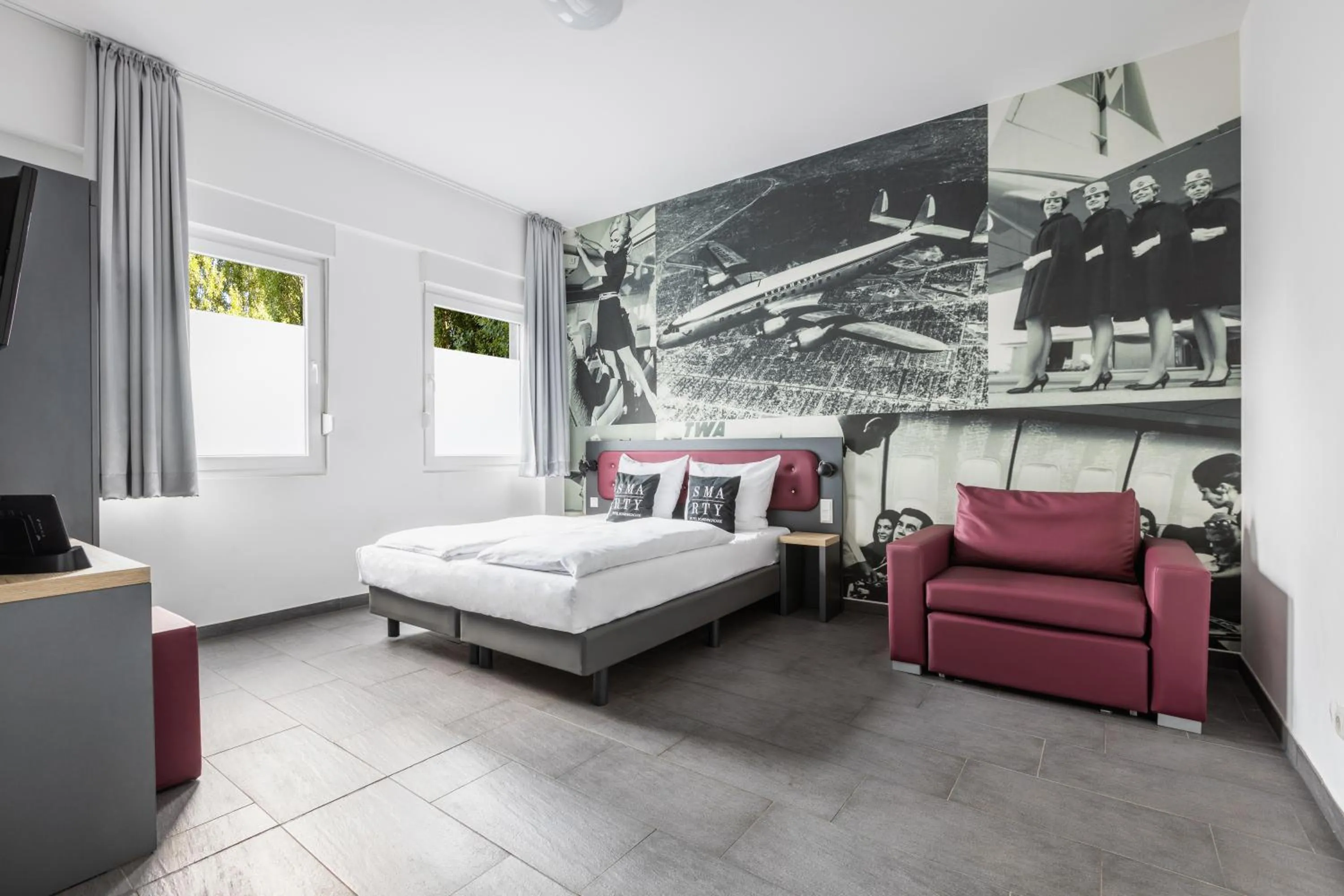 Photo of the whole room, Bed in SMARTY Airport Cologne Hotel - KONTAKTLOSER SELF CHECK-IN