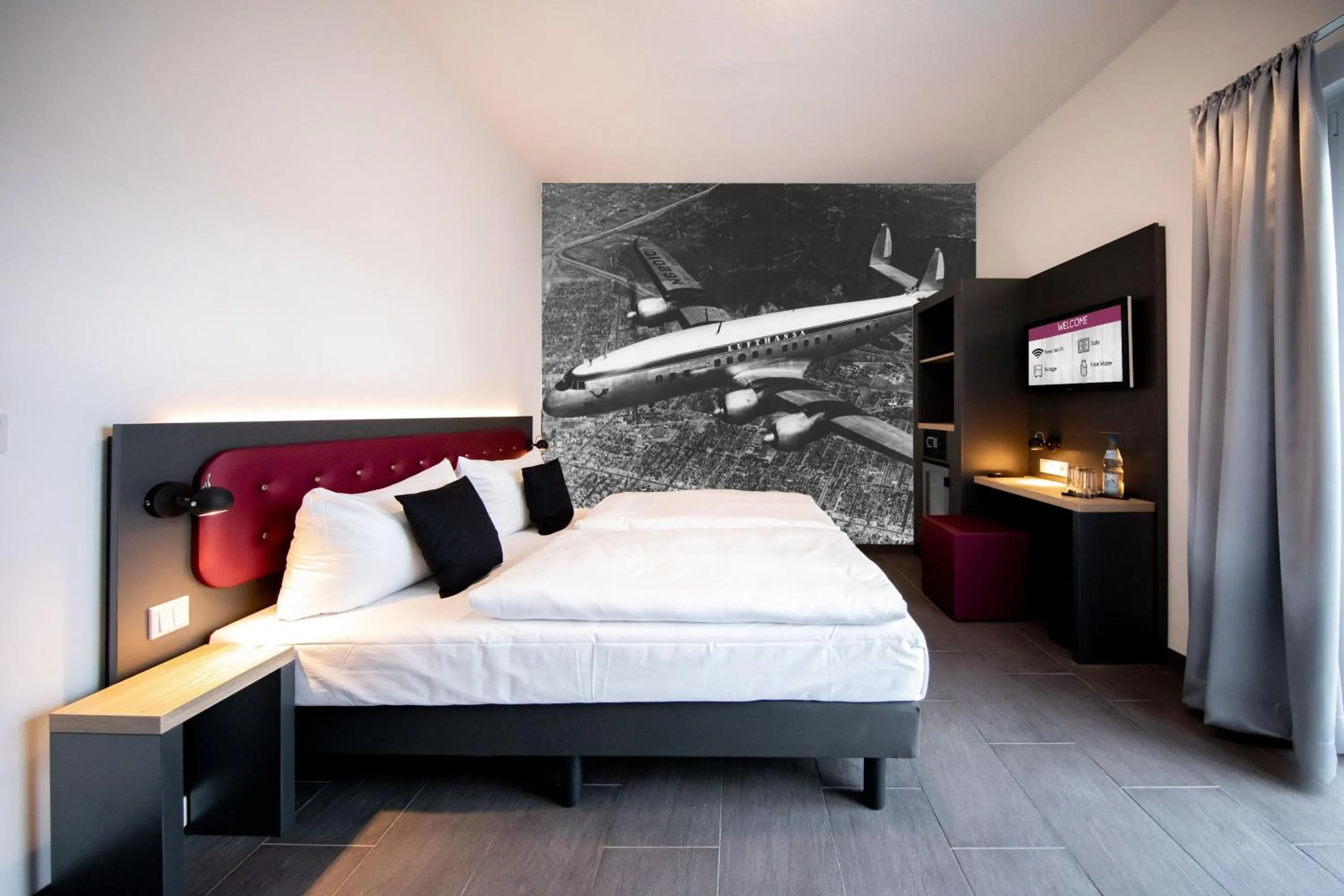 Bed in SMARTY Airport Cologne Hotel - KONTAKTLOSER SELF CHECK-IN
