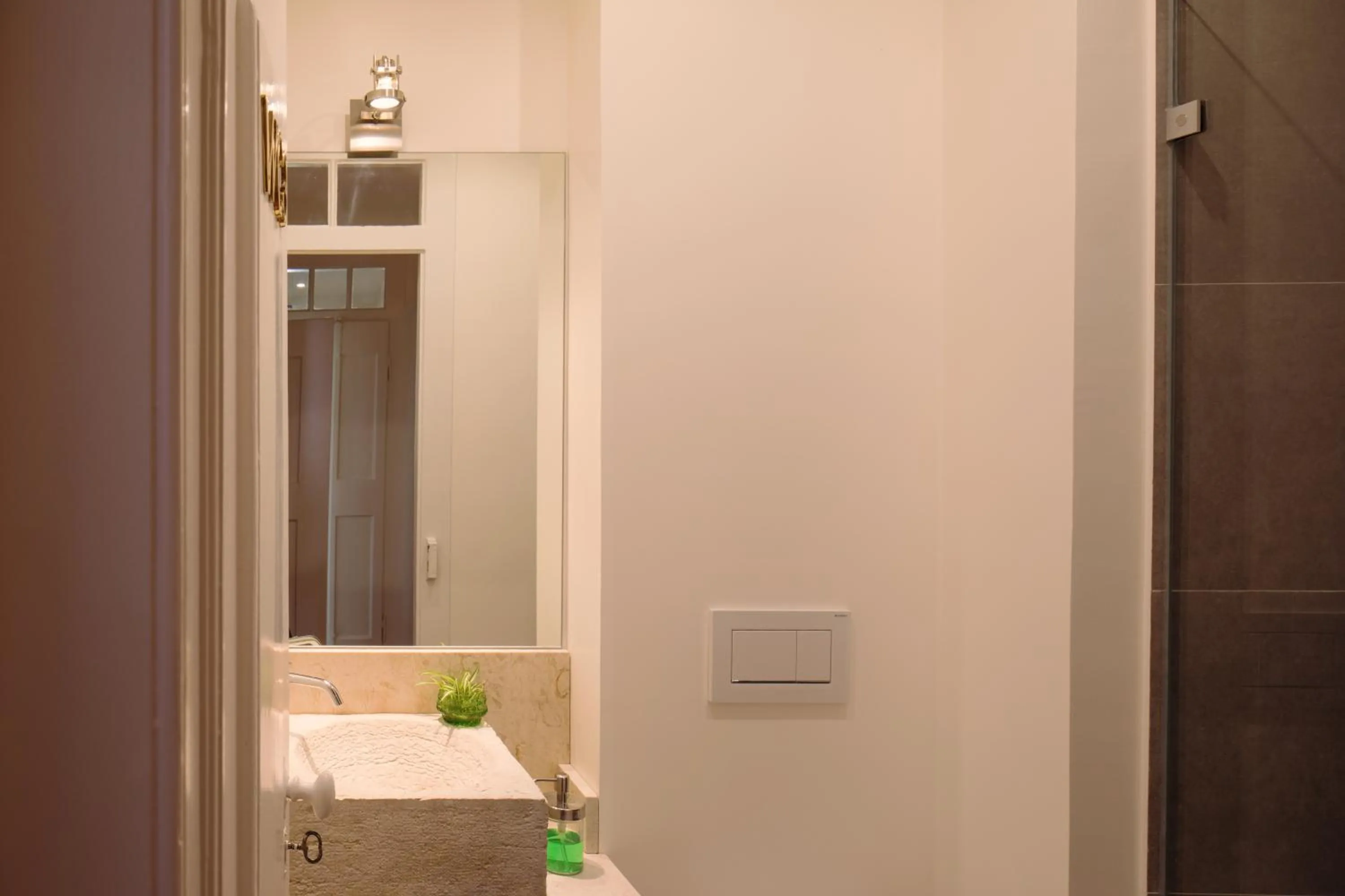 Bathroom in Lisbon Calling Rooms & Studio