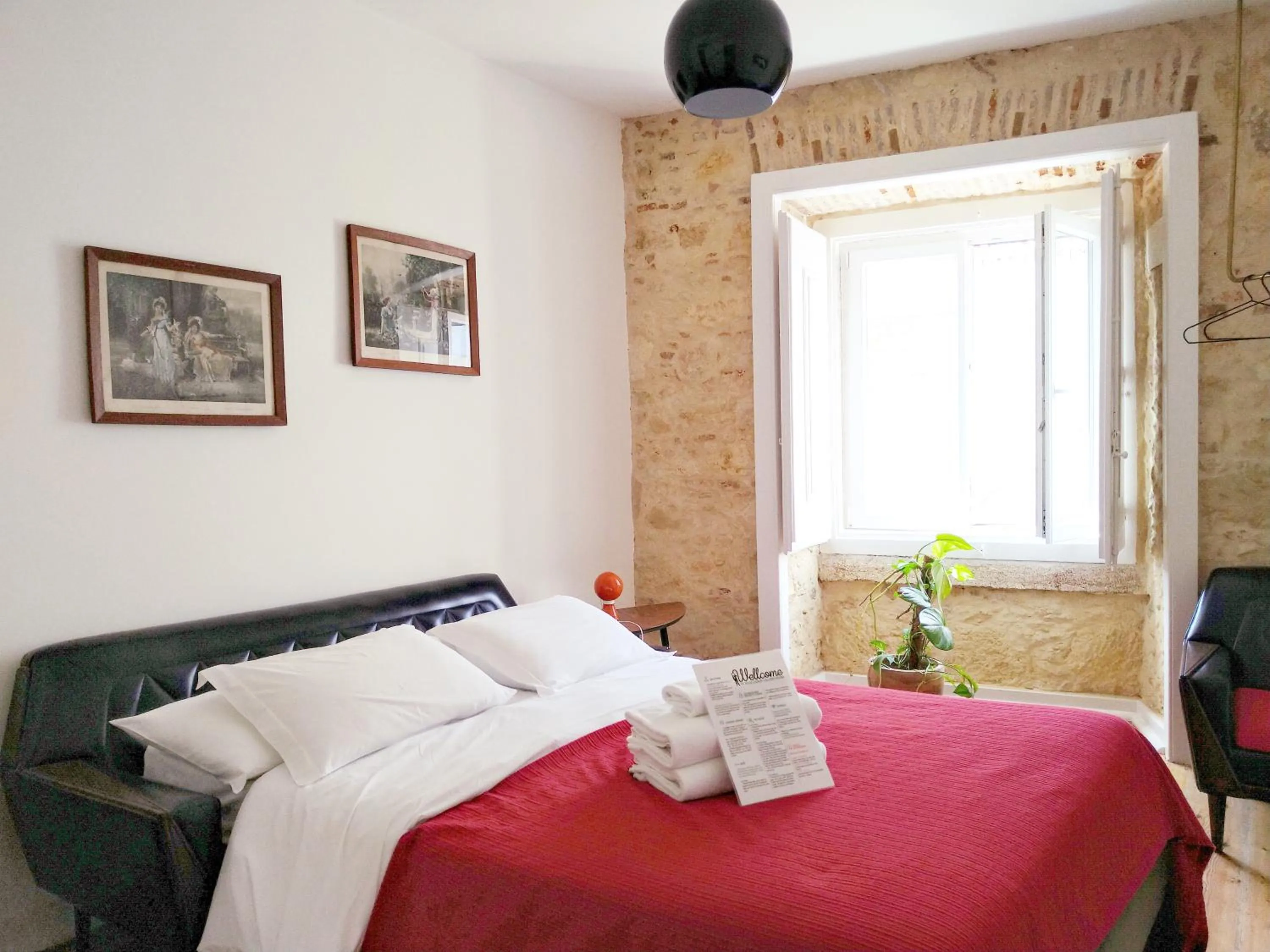 Bed in Lisbon Calling Rooms & Studio