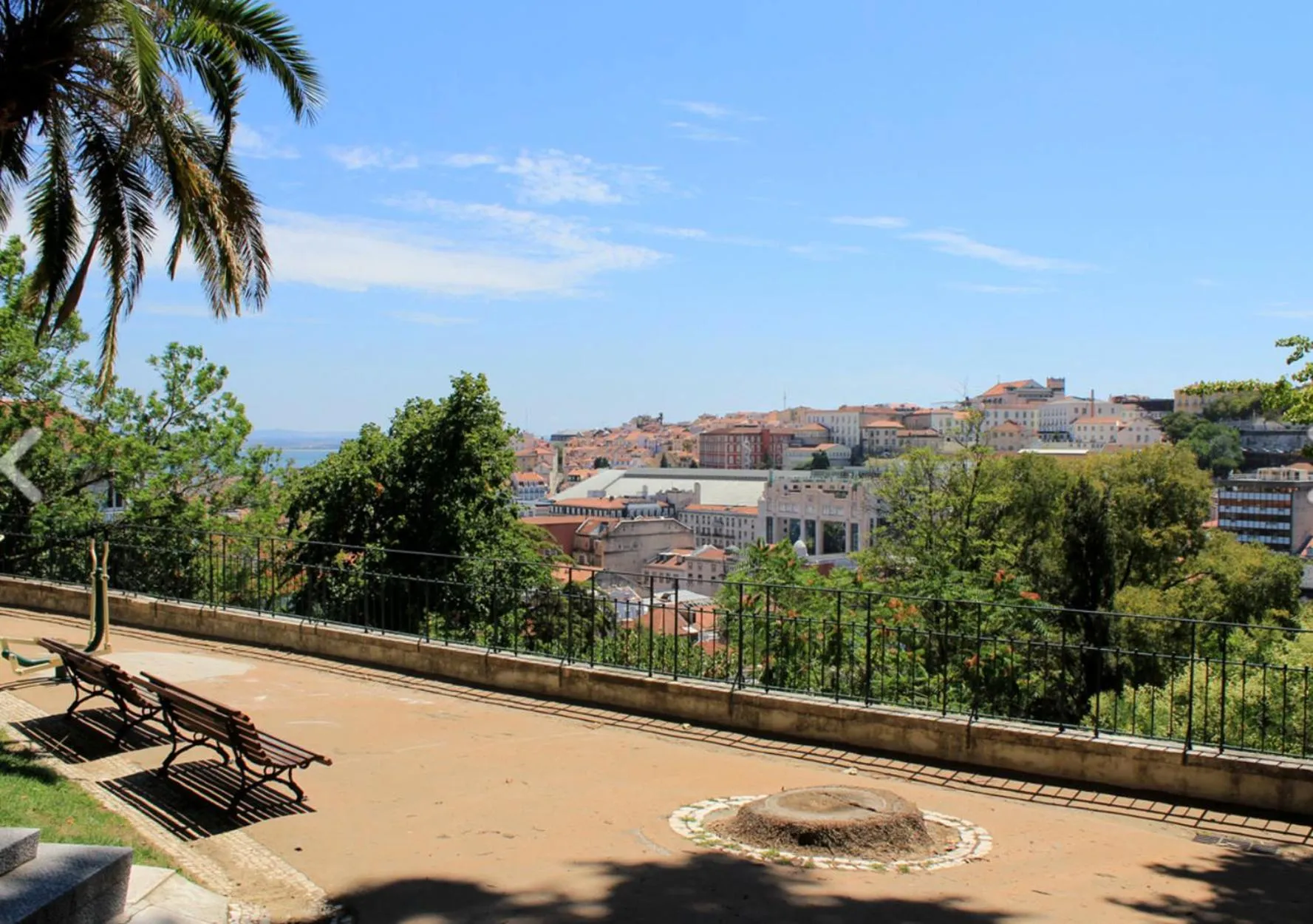 Neighbourhood in Lisbon Calling Rooms & Studio