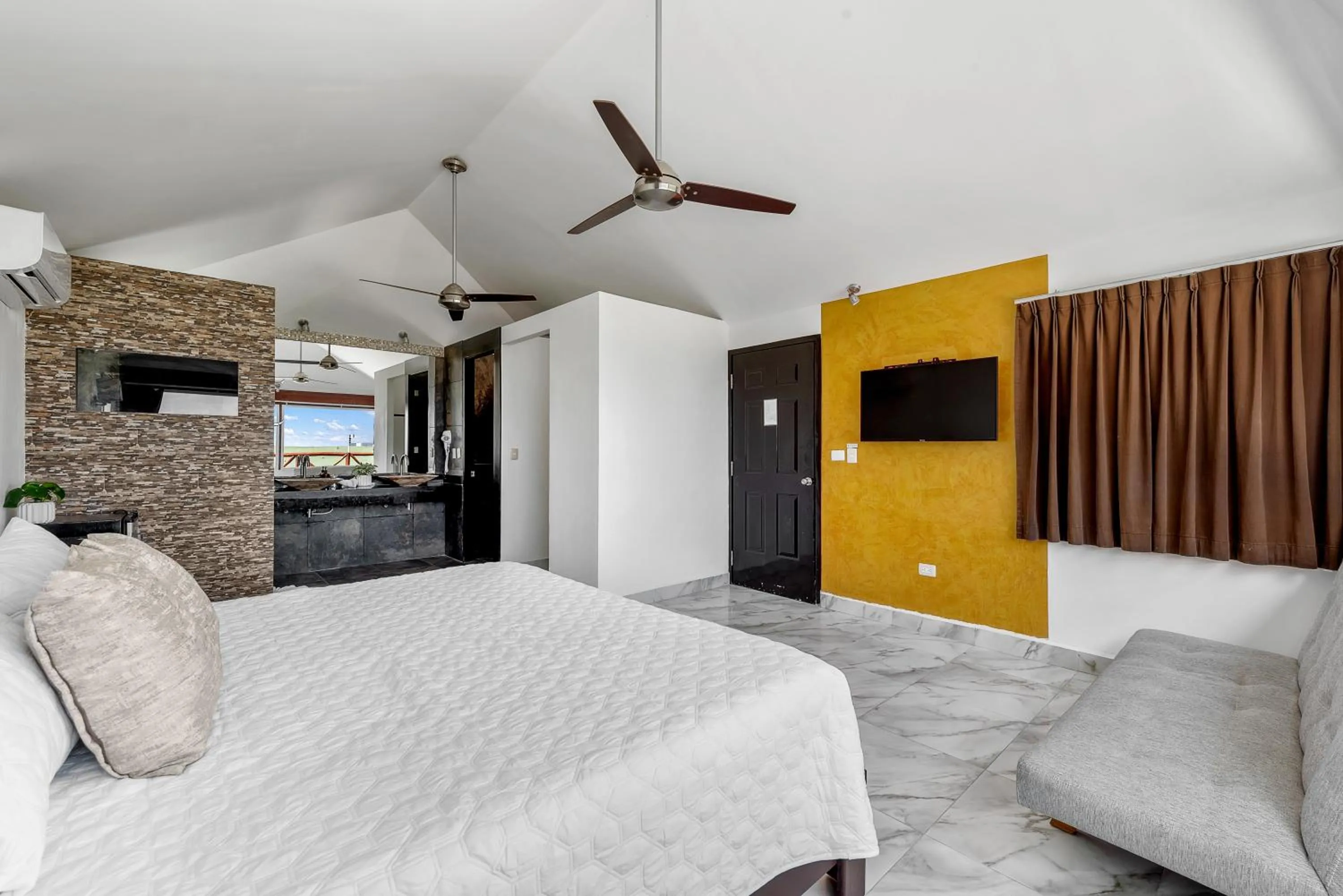 Bed in Illusion Boutique "Near Beach"