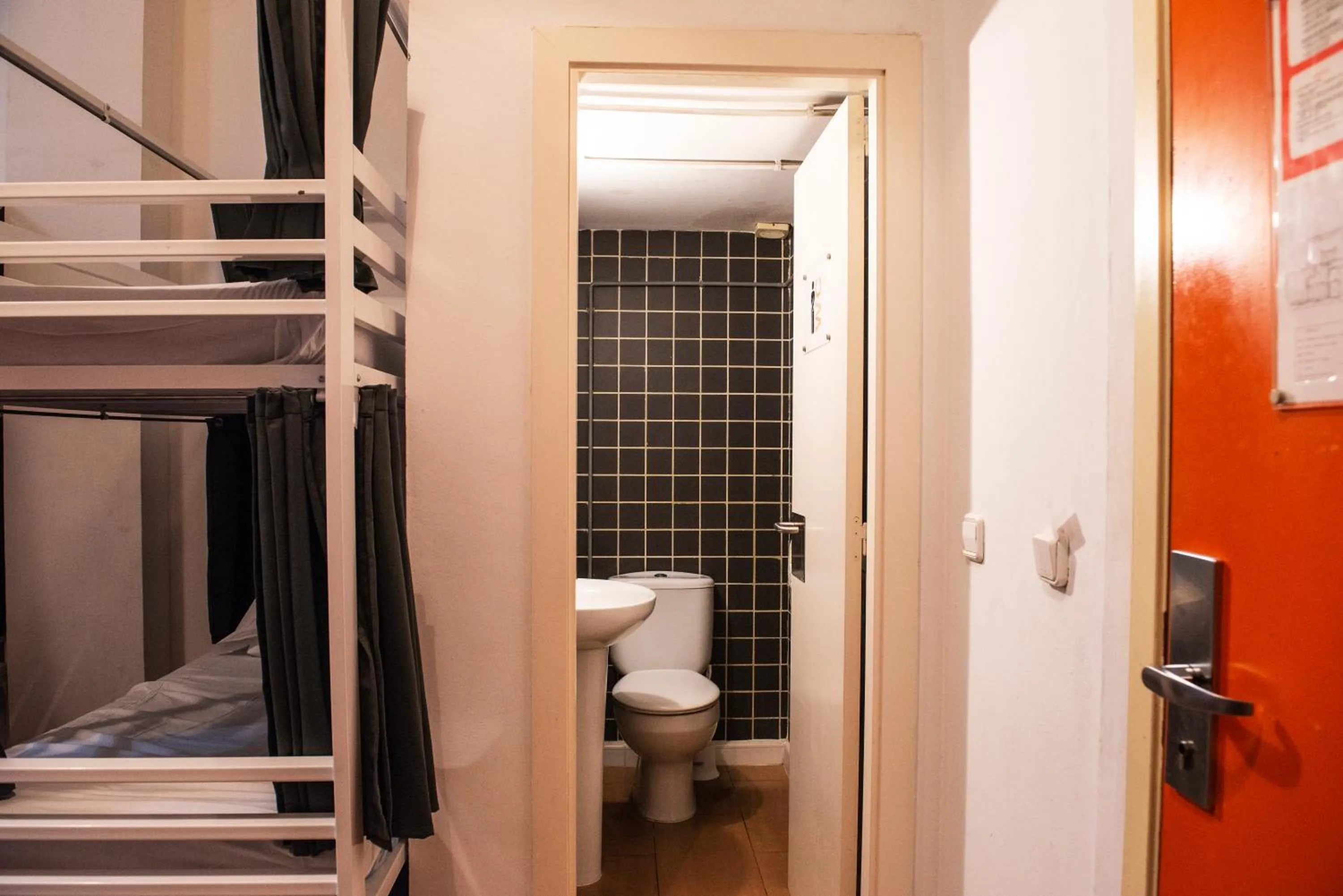 Bathroom in Safestay Barcelona Gothic