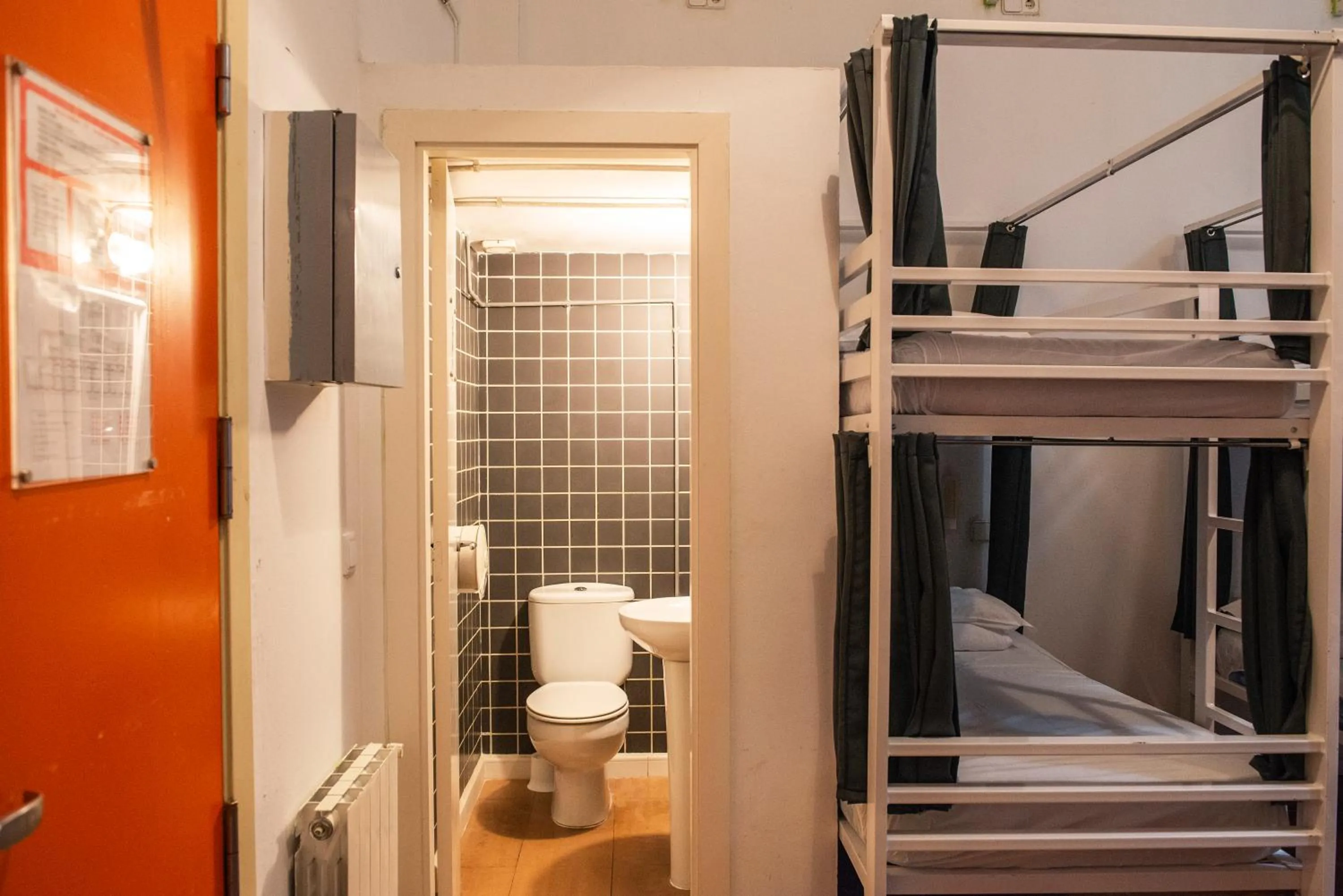 Bathroom in Safestay Barcelona Gothic