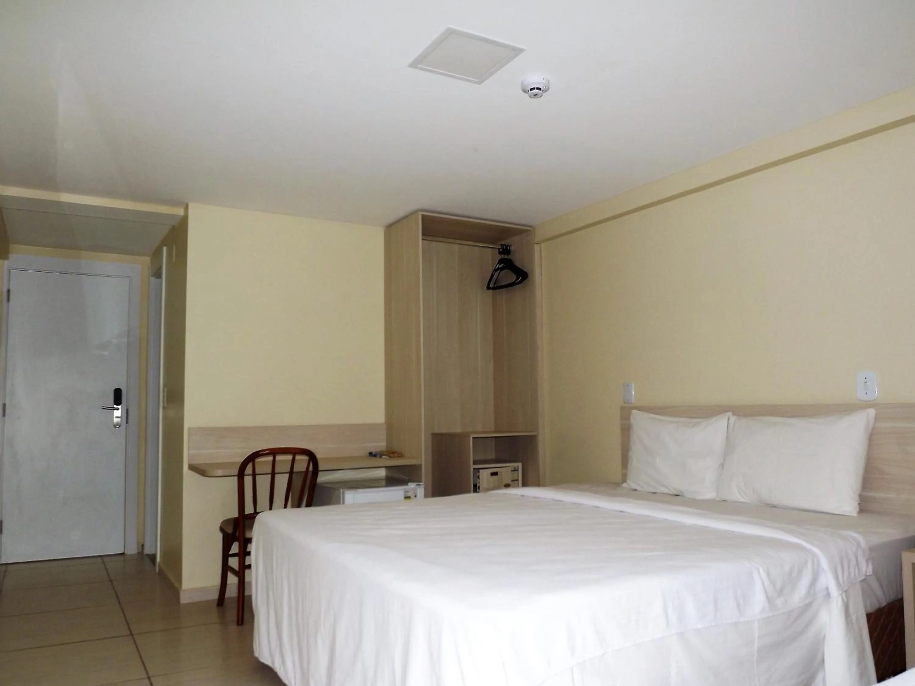 Photo of the whole room, Bed in Via Mar Praia Hotel