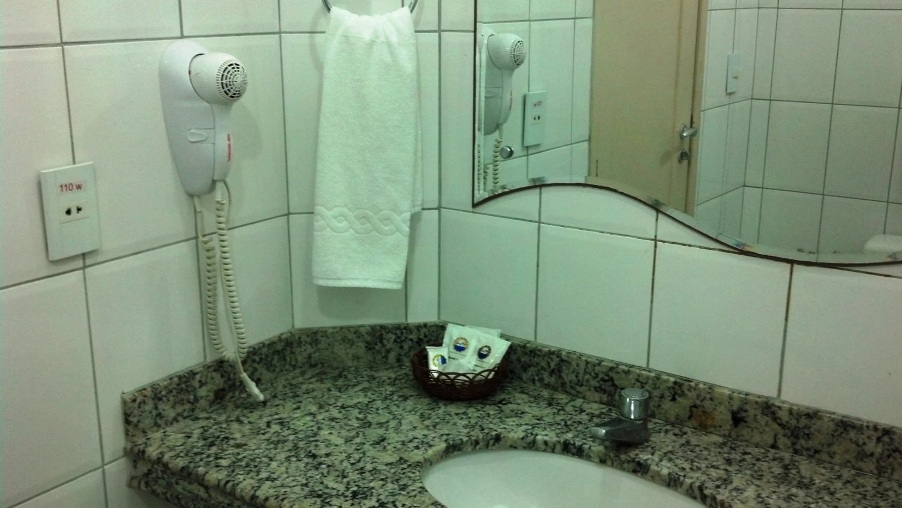 Bathroom in Via Mar Praia Hotel