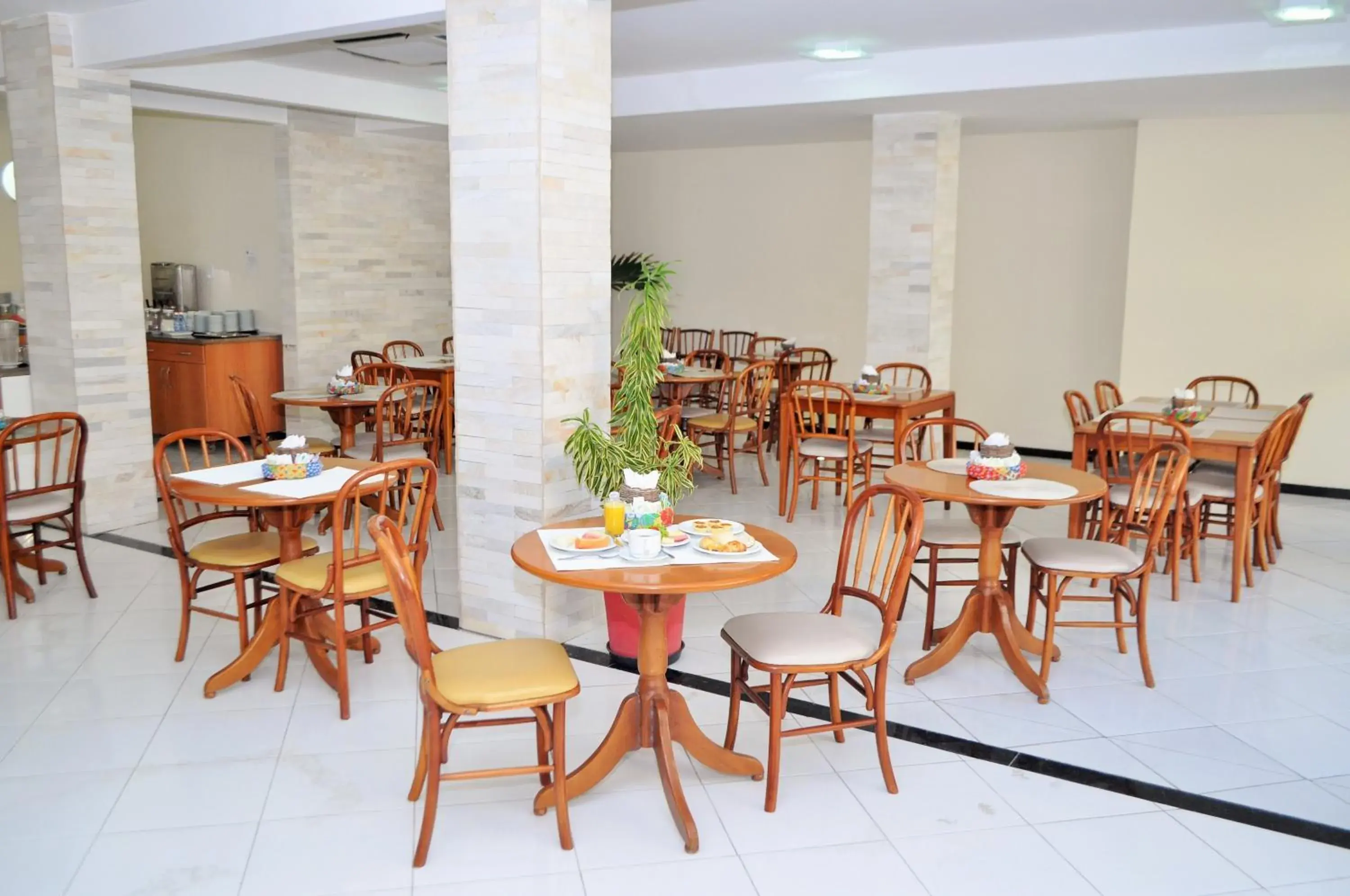 Restaurant/places to eat in Via Mar Praia Hotel Restaurant/places to eat in Via Mar Praia Hotel