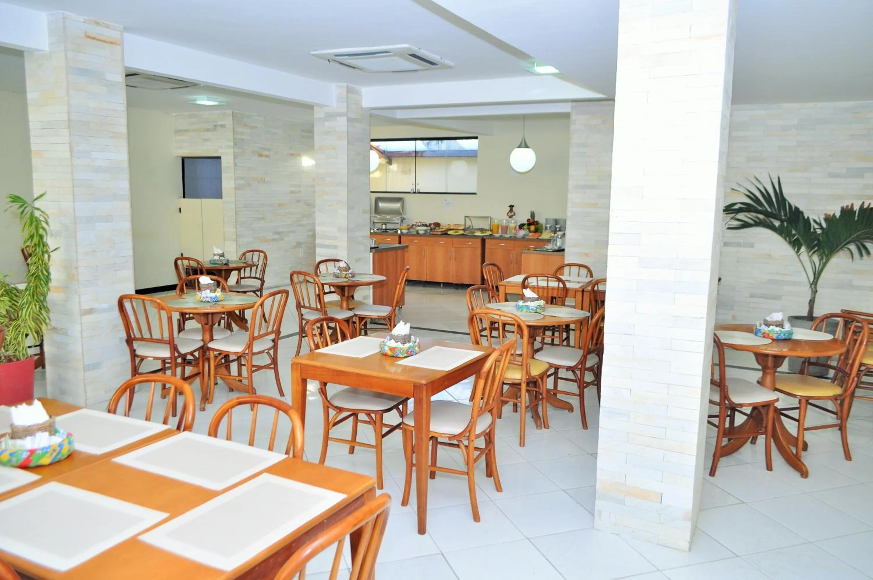 Restaurant/places to eat in Via Mar Praia Hotel