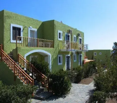 Facade/entrance in Perla Apartments Facade/entrance in Perla Apartments