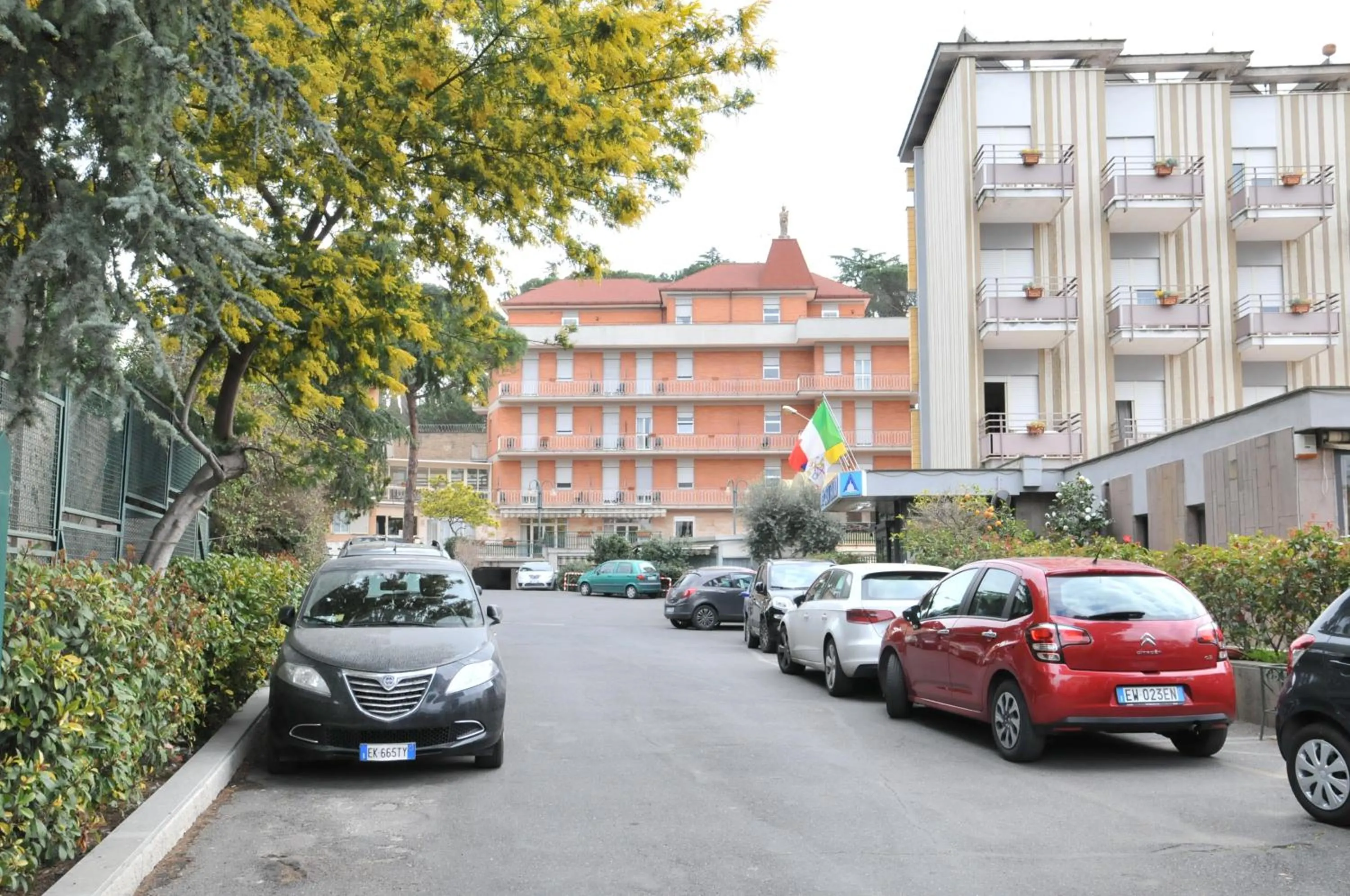 Property building in Hotel Casa Tra Noi