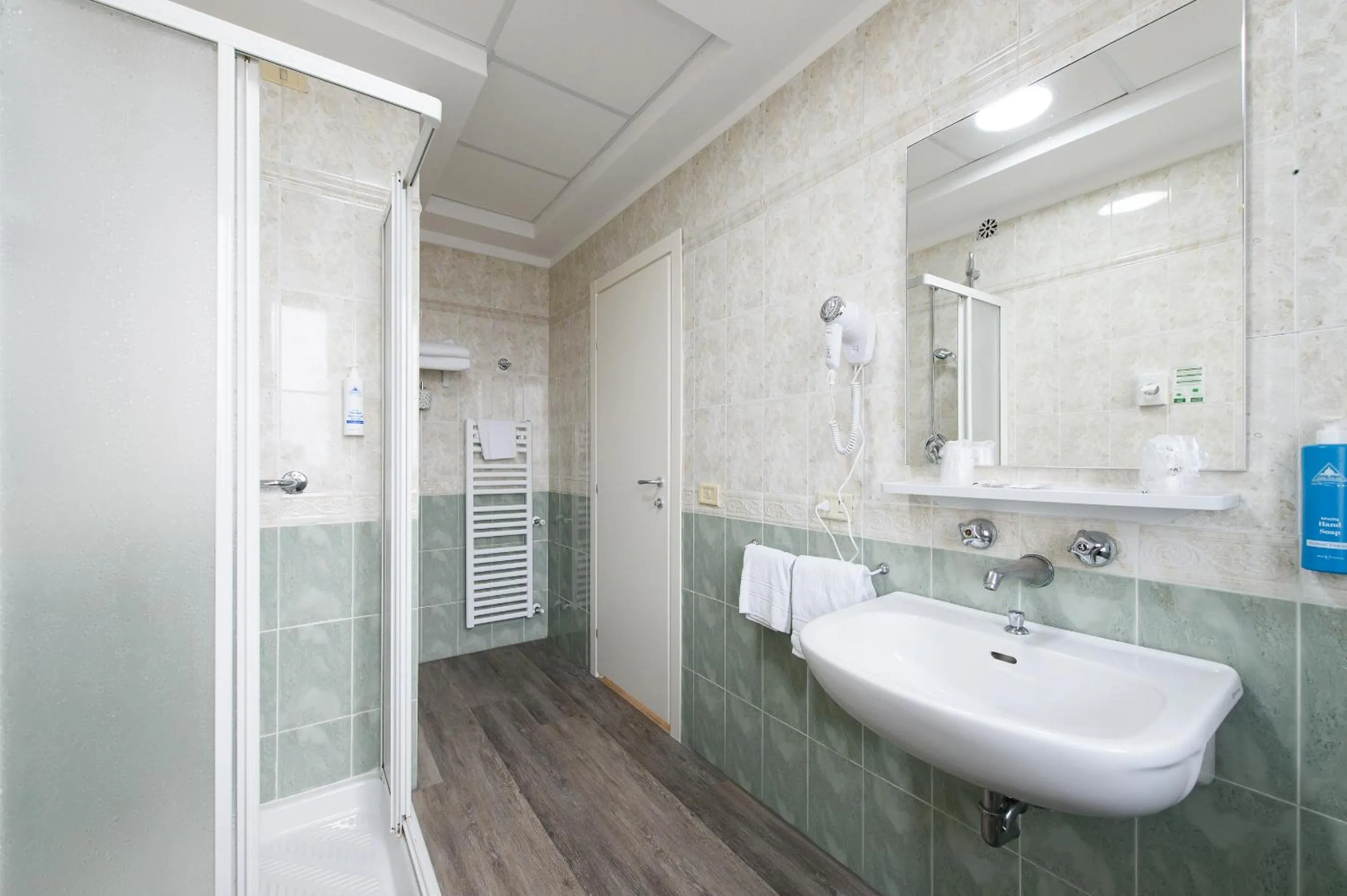 Shower in Hotel Casa Tra Noi