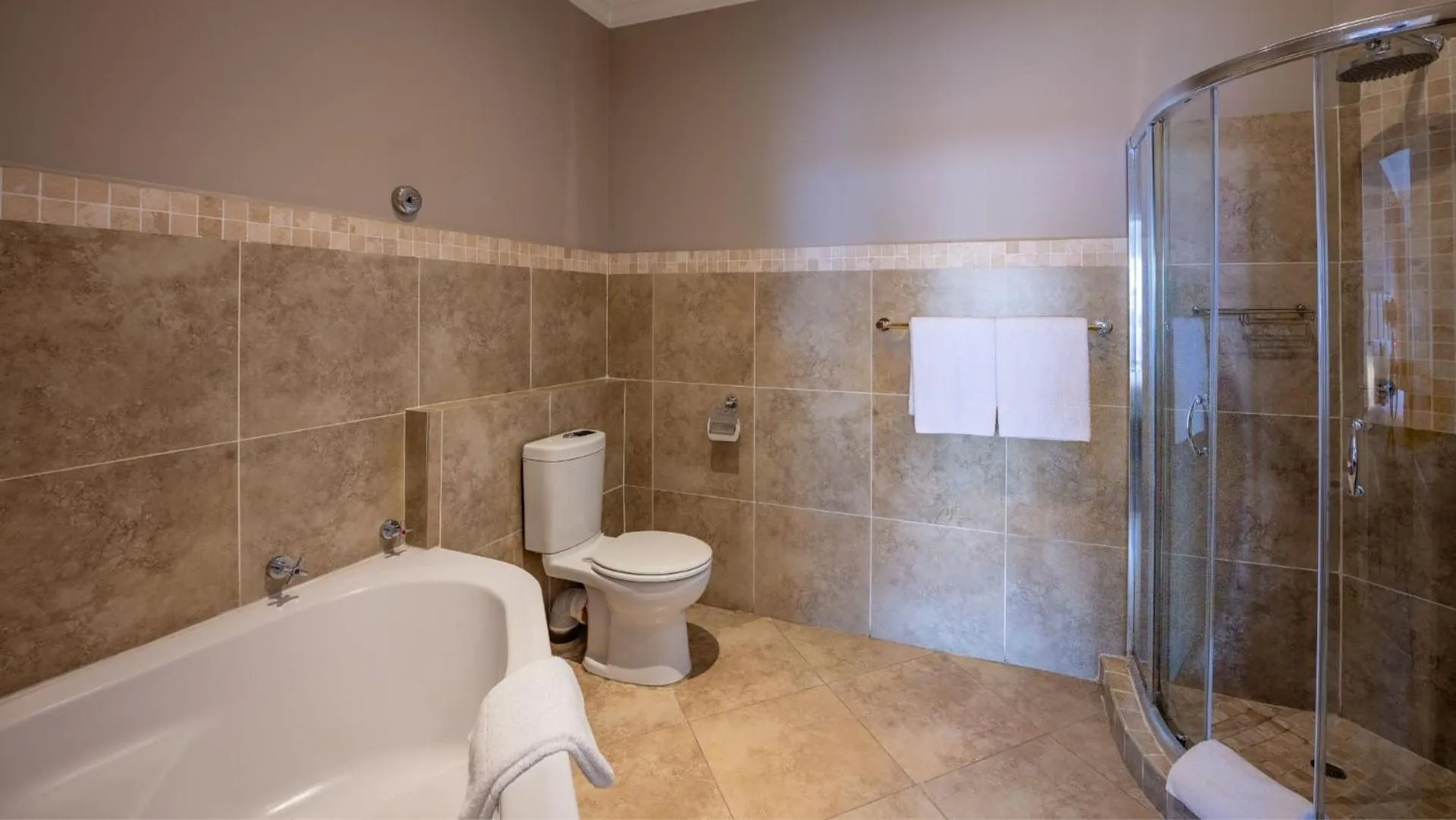 Toilet in ANEW Hotel Highveld Emalahleni