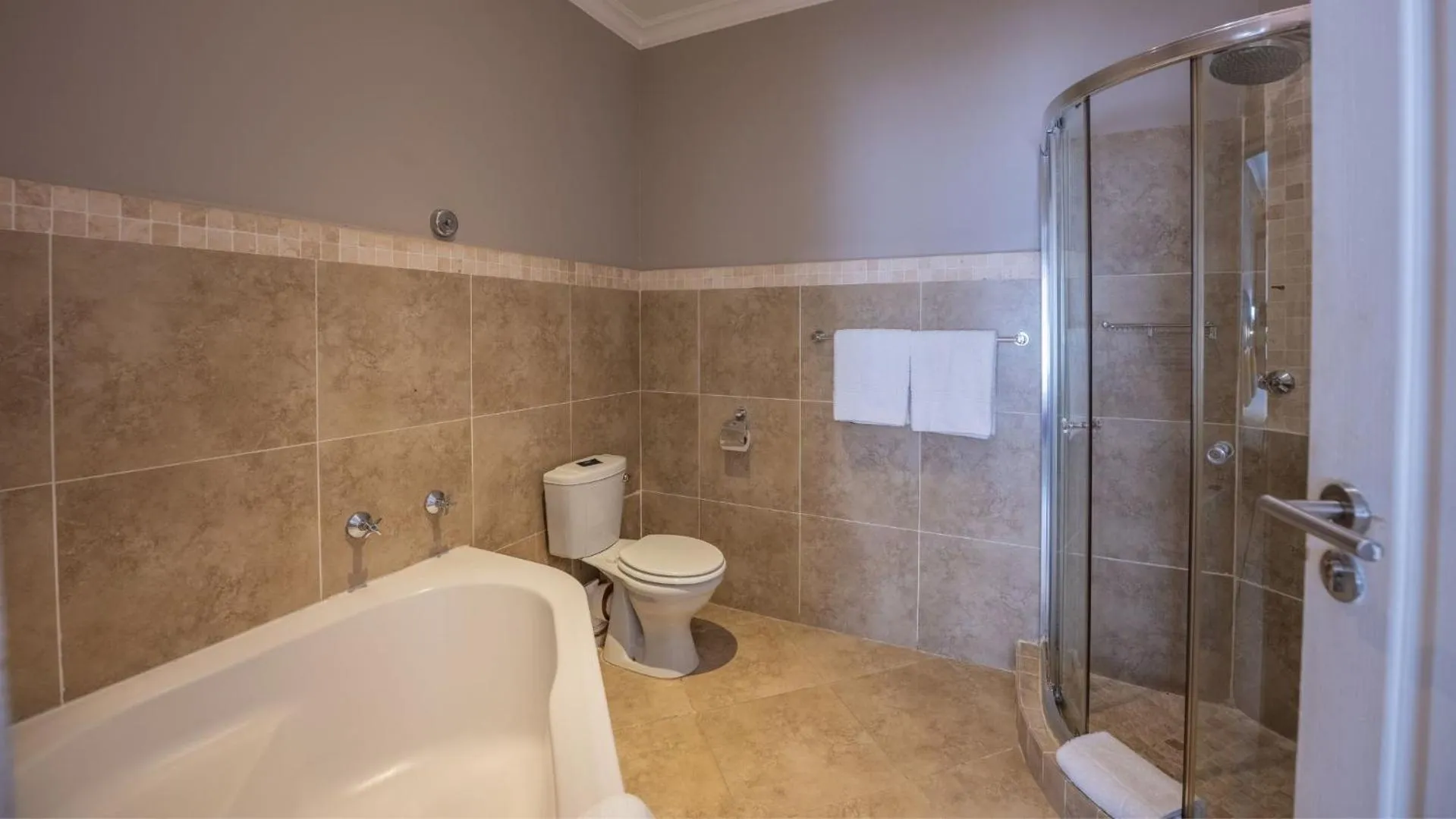 Shower in ANEW Hotel Highveld Emalahleni