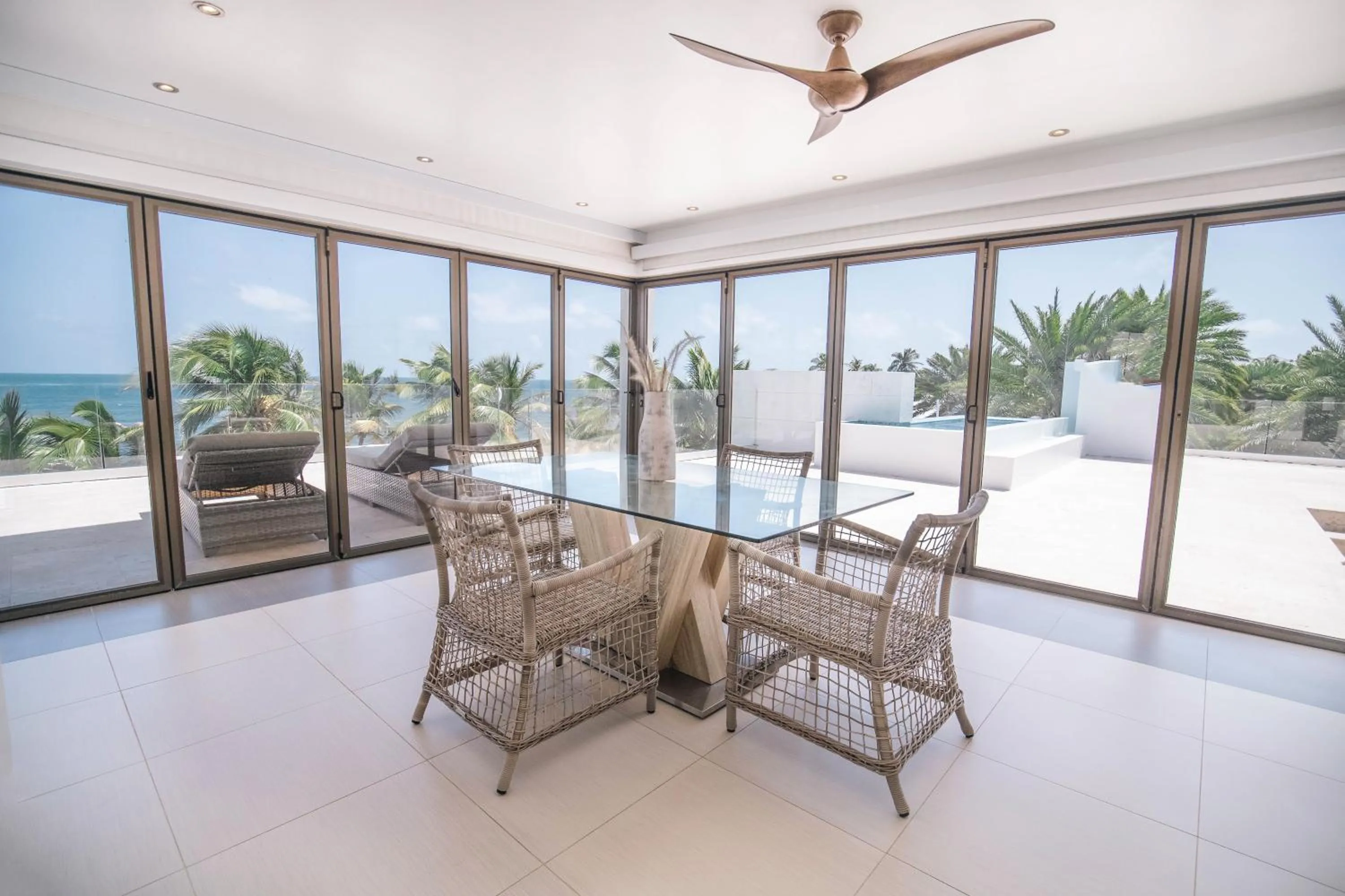 Dining area in Hodges Bay Resort & Spa, an HQ Luxury Resort & Residences