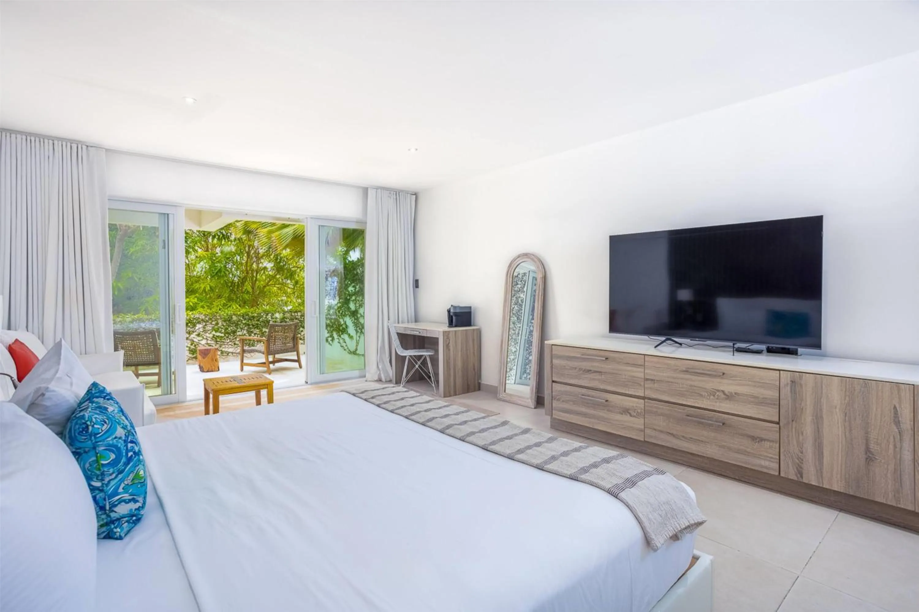 Photo of the whole room, Bed in Hodges Bay Resort & Spa, an HQ Luxury Resort & Residences