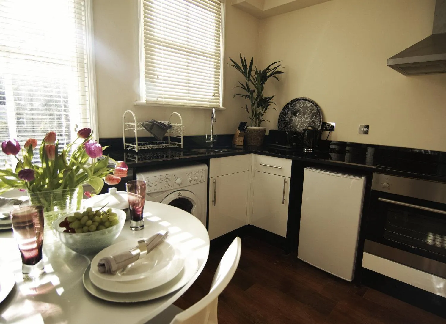 Kitchen or kitchenette in Noa Residence