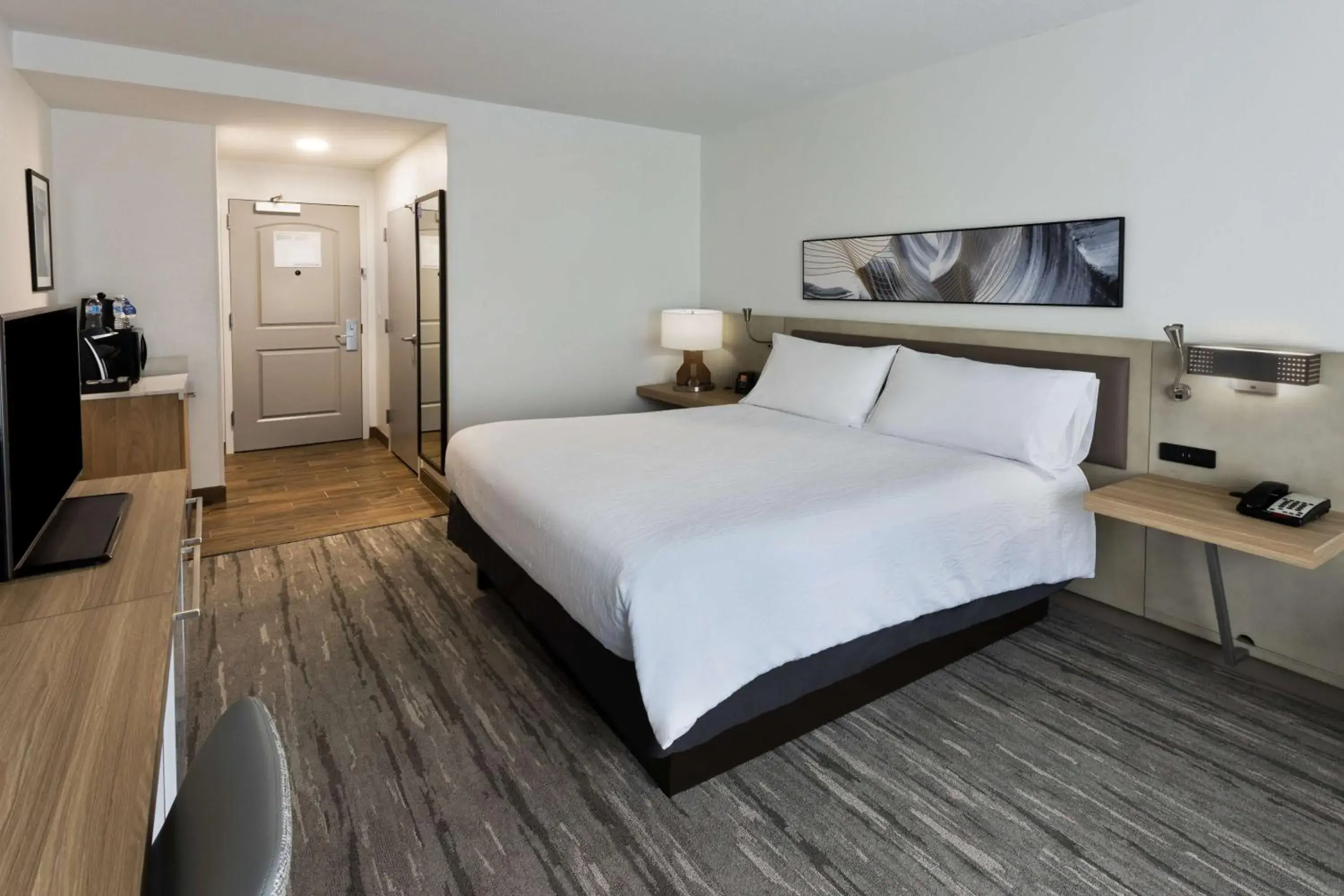 Photo of the whole room, Bed in Hilton Garden Inn Birmingham SE/Liberty Park Photo of the whole room, Bed in Hilton Garden Inn Birmingham SE/Liberty Park