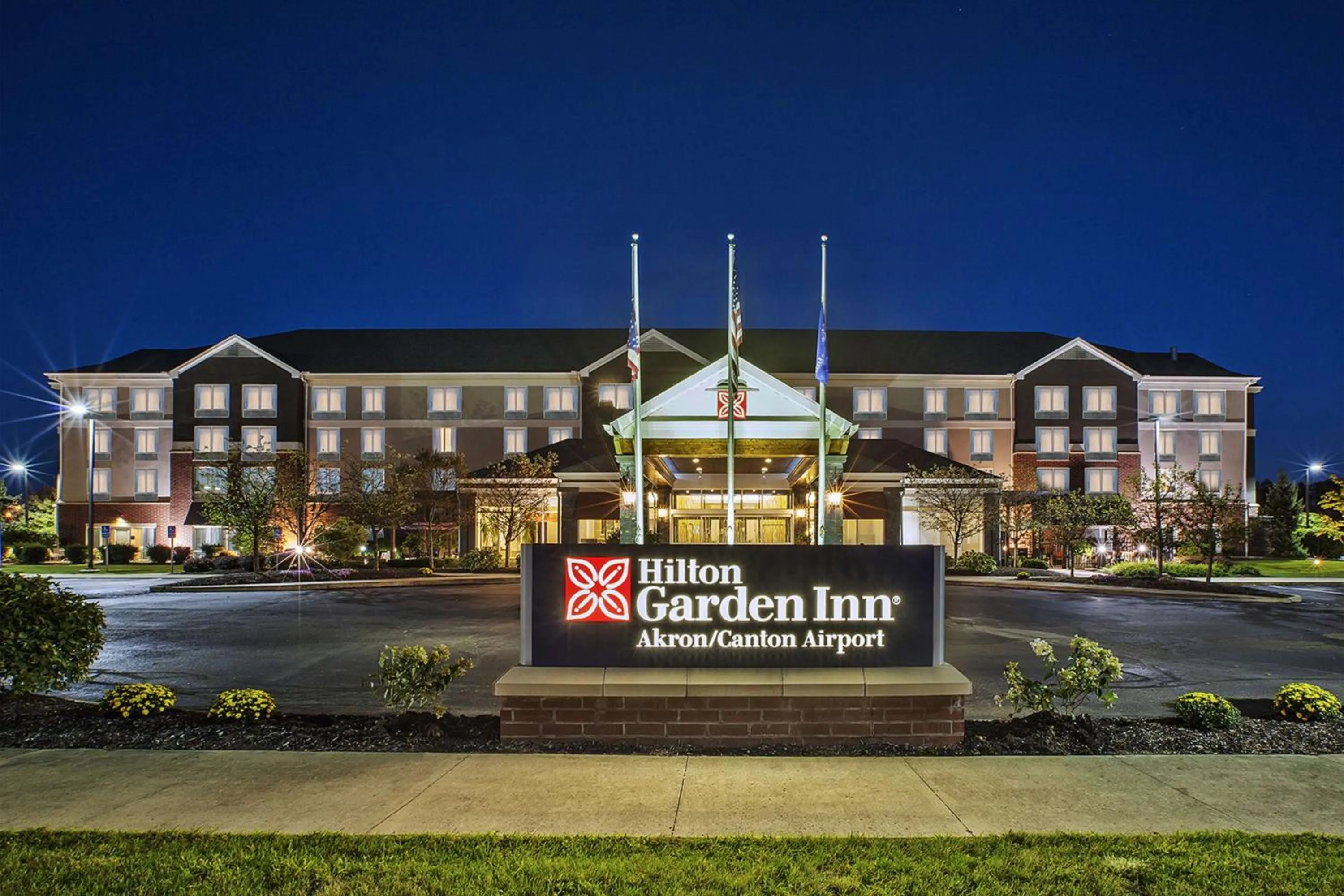 Property building in Hilton Garden Inn Akron-Canton Airport