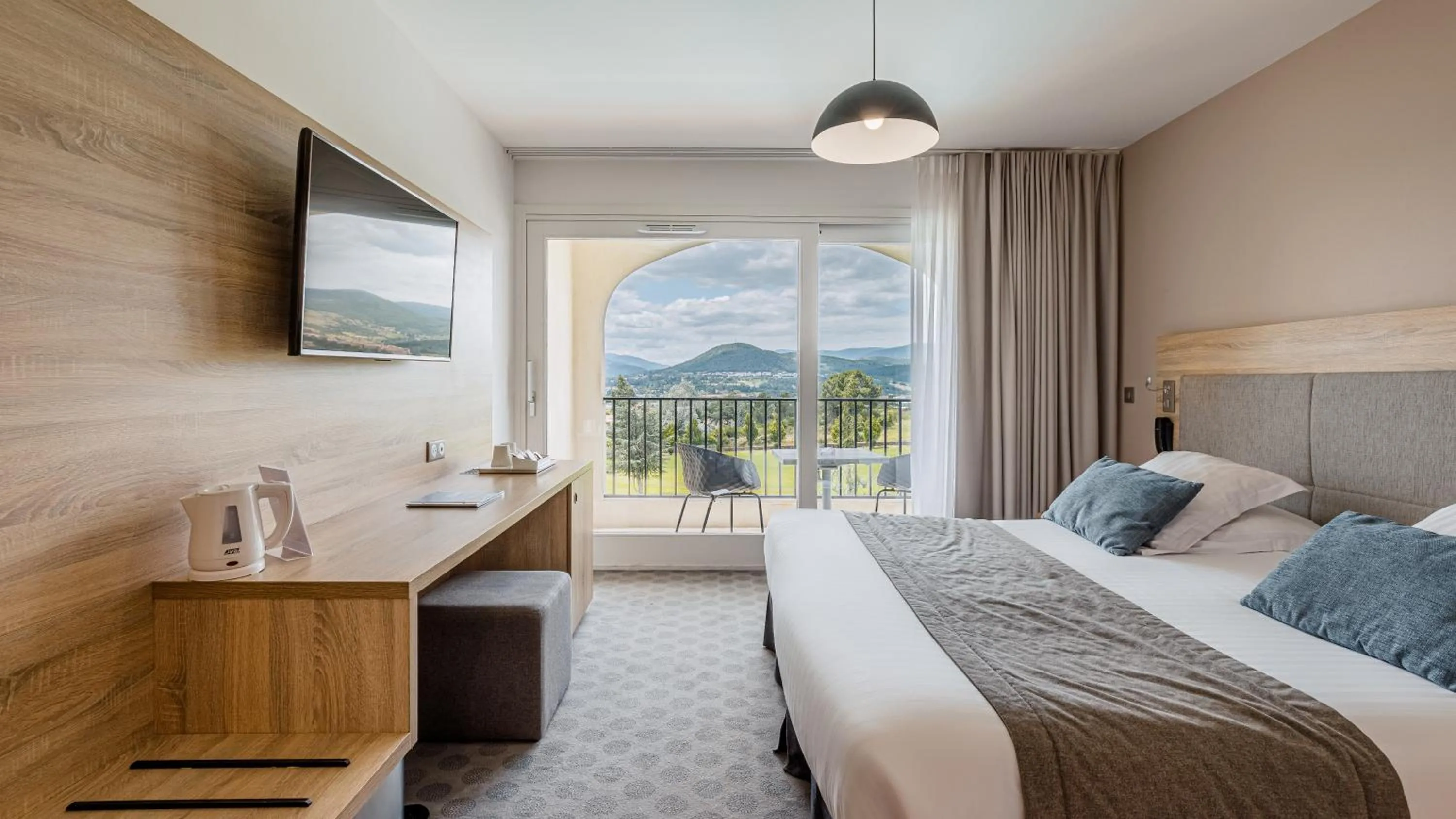 Bedroom, Bed in Domaine De Saint Clair