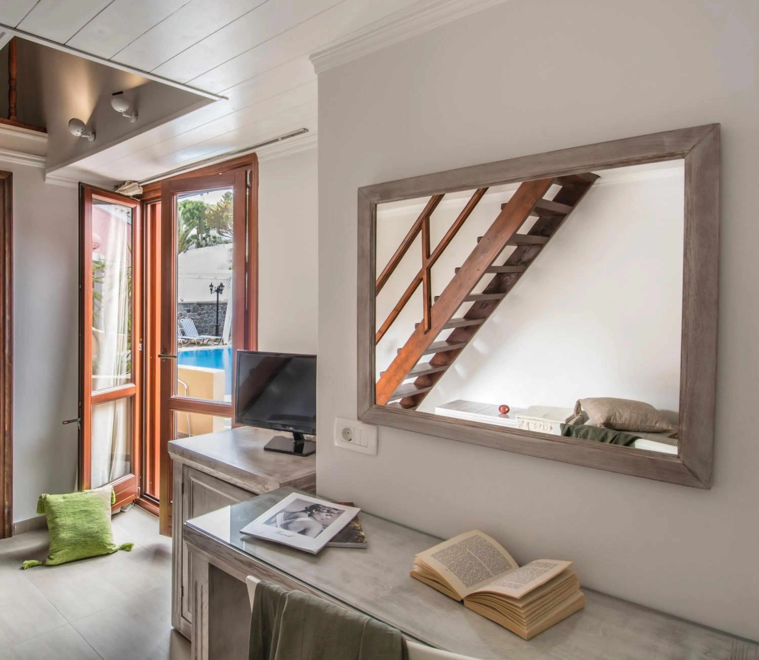 TV and multimedia in Hotel Sunrise