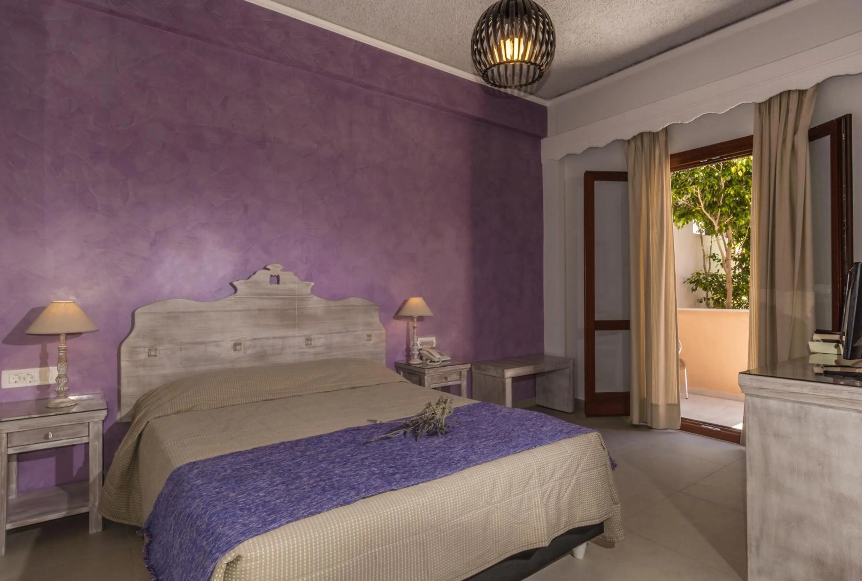 Bed in Hotel Sunrise