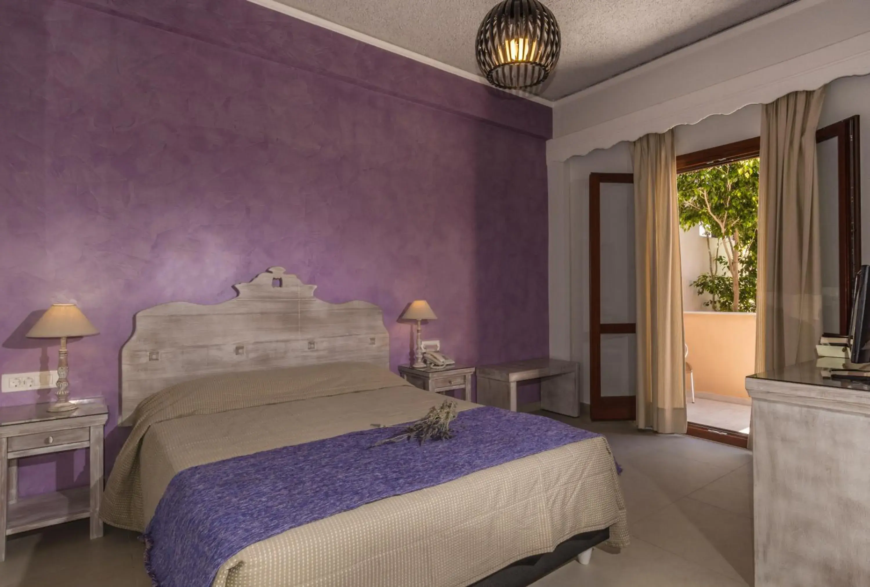 Bed in Hotel Sunrise Bed in Hotel Sunrise