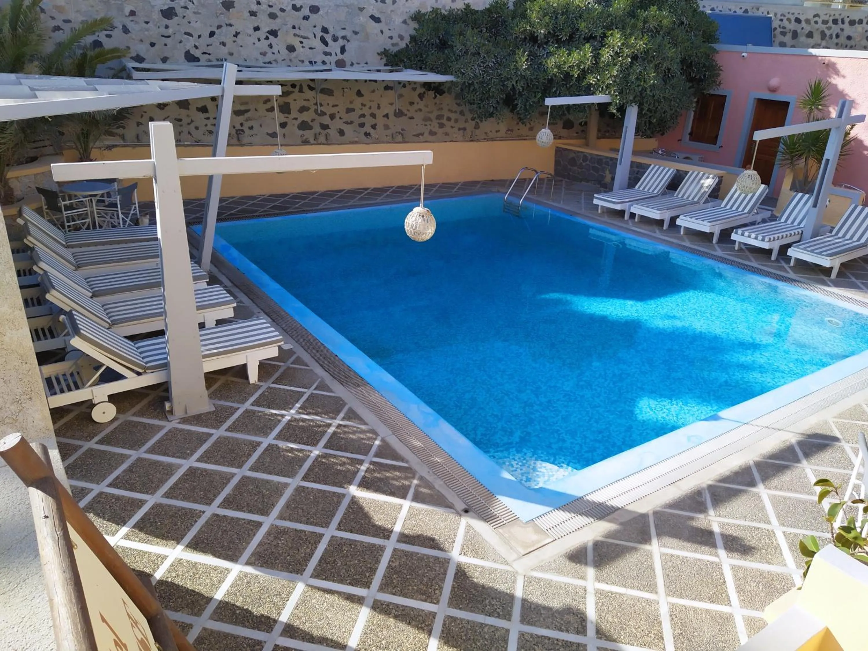 Swimming pool in Hotel Sunrise