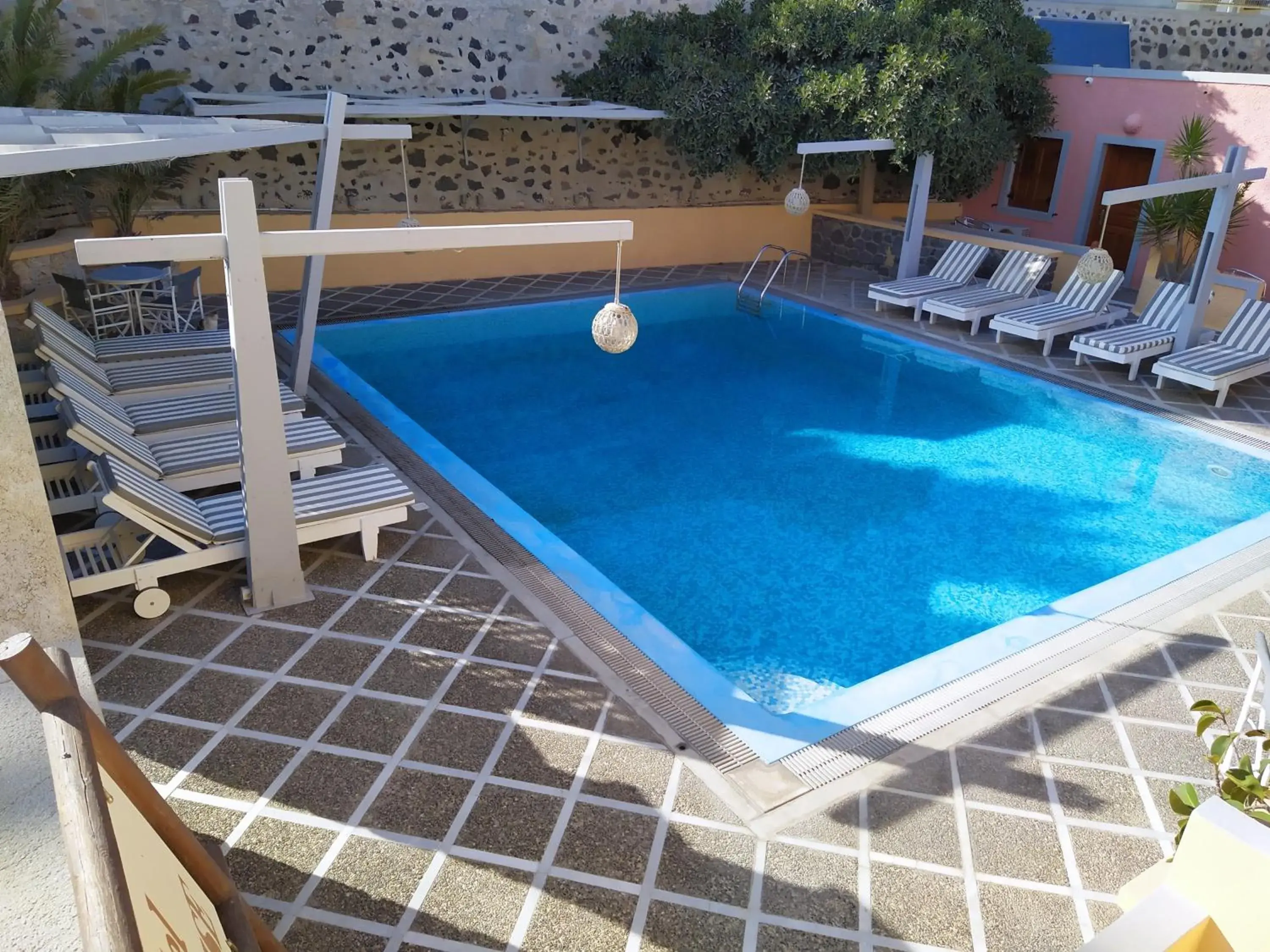 Swimming pool in Hotel Sunrise Swimming pool in Hotel Sunrise