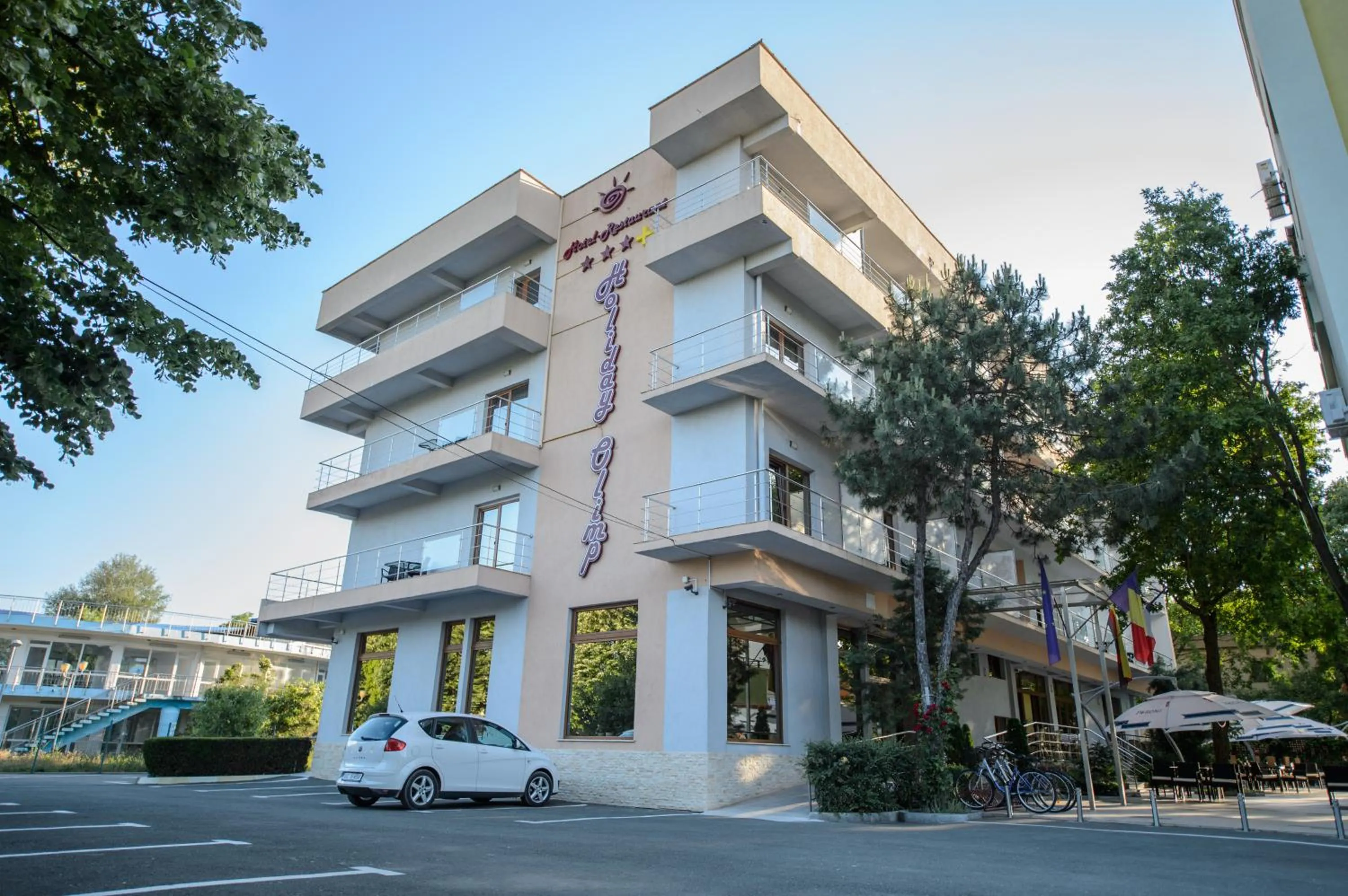 Facade/entrance in Holiday Olimp Hotel