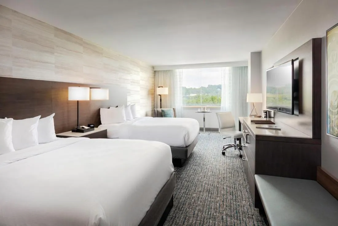 Coffee/tea facilities, Bed in DoubleTree Birmingham Perimeter Park