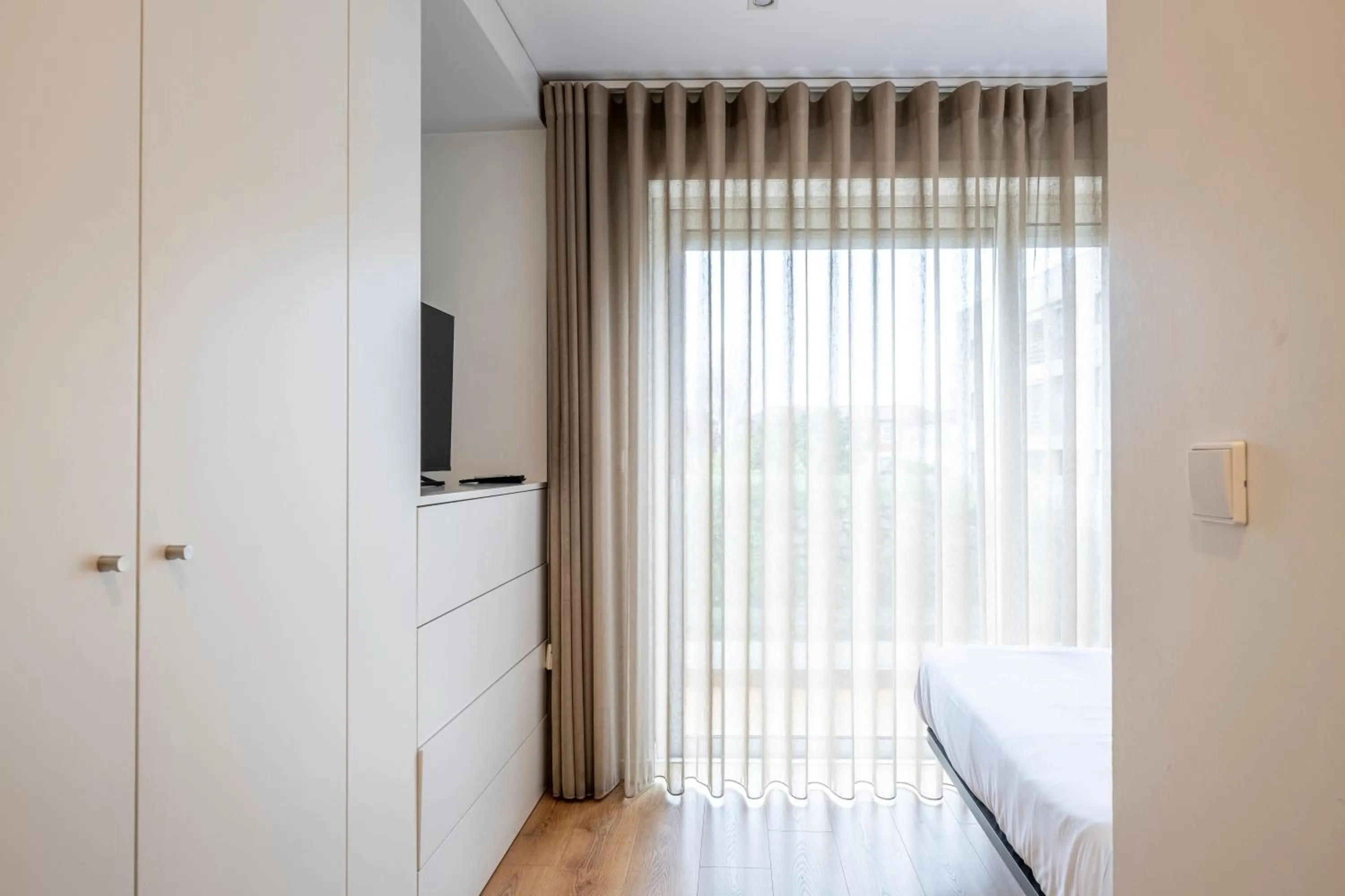 Bed in Terro Collection - Alcaide