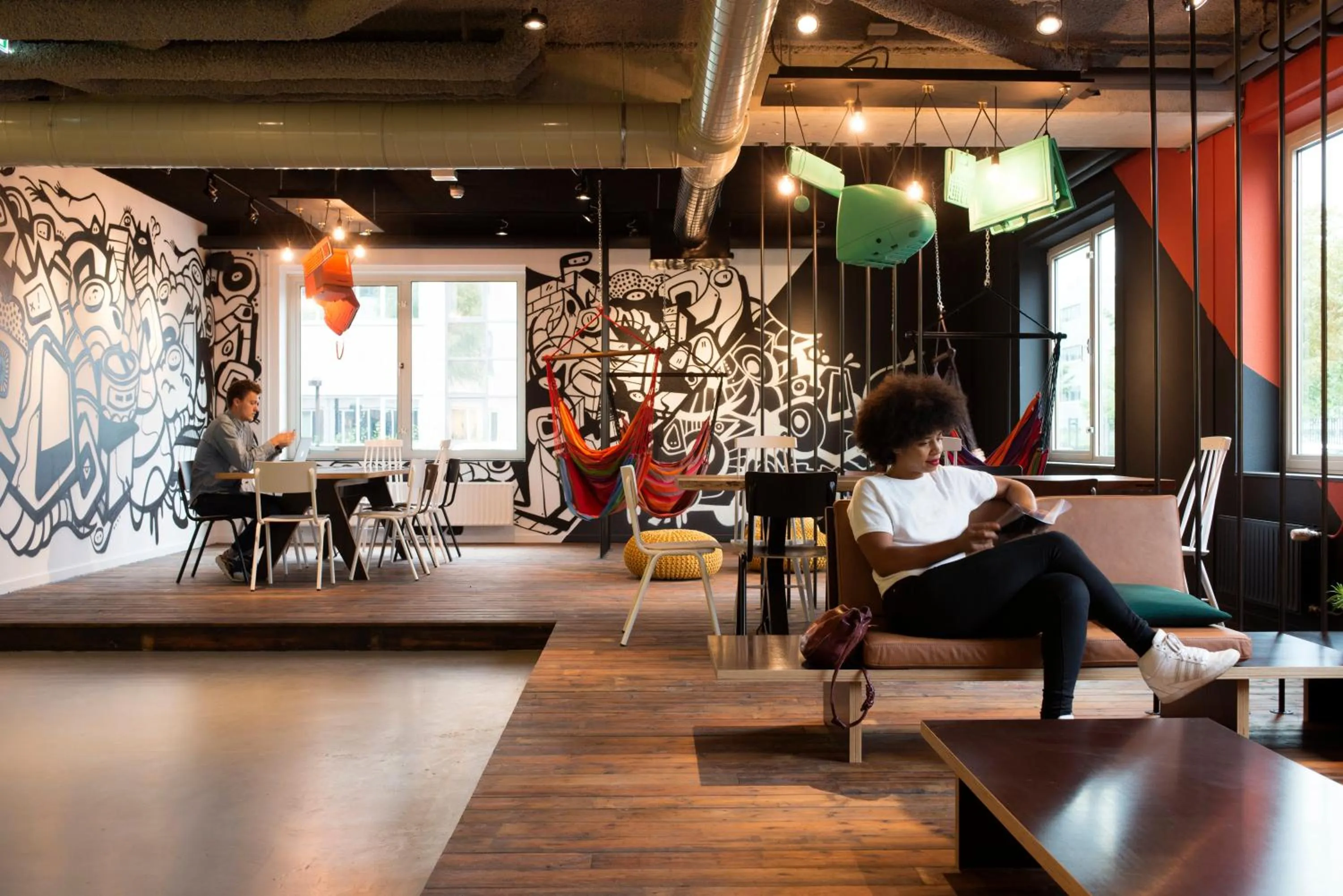 Communal lounge/ TV room in Via Amsterdam