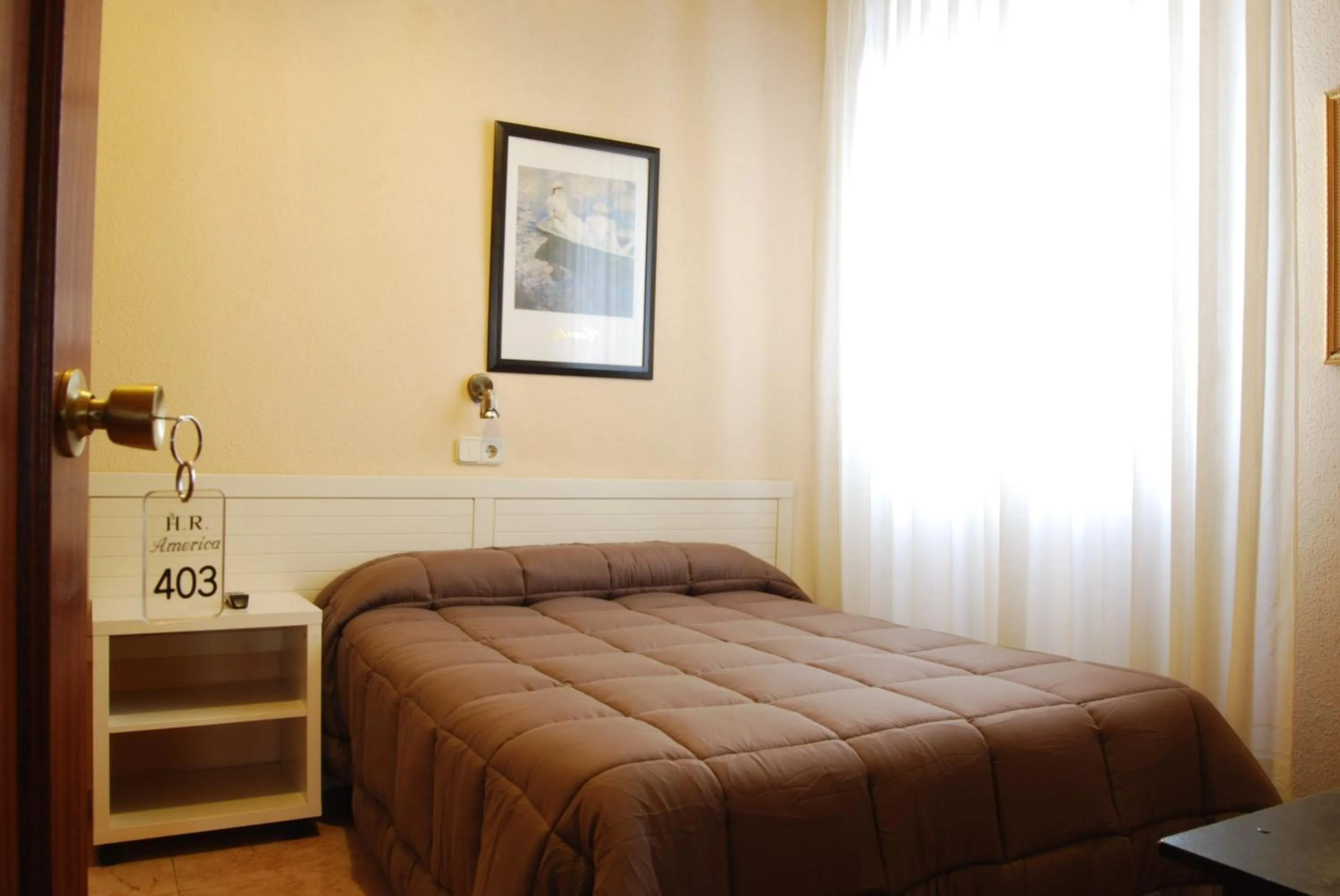 Bed in Hostal America