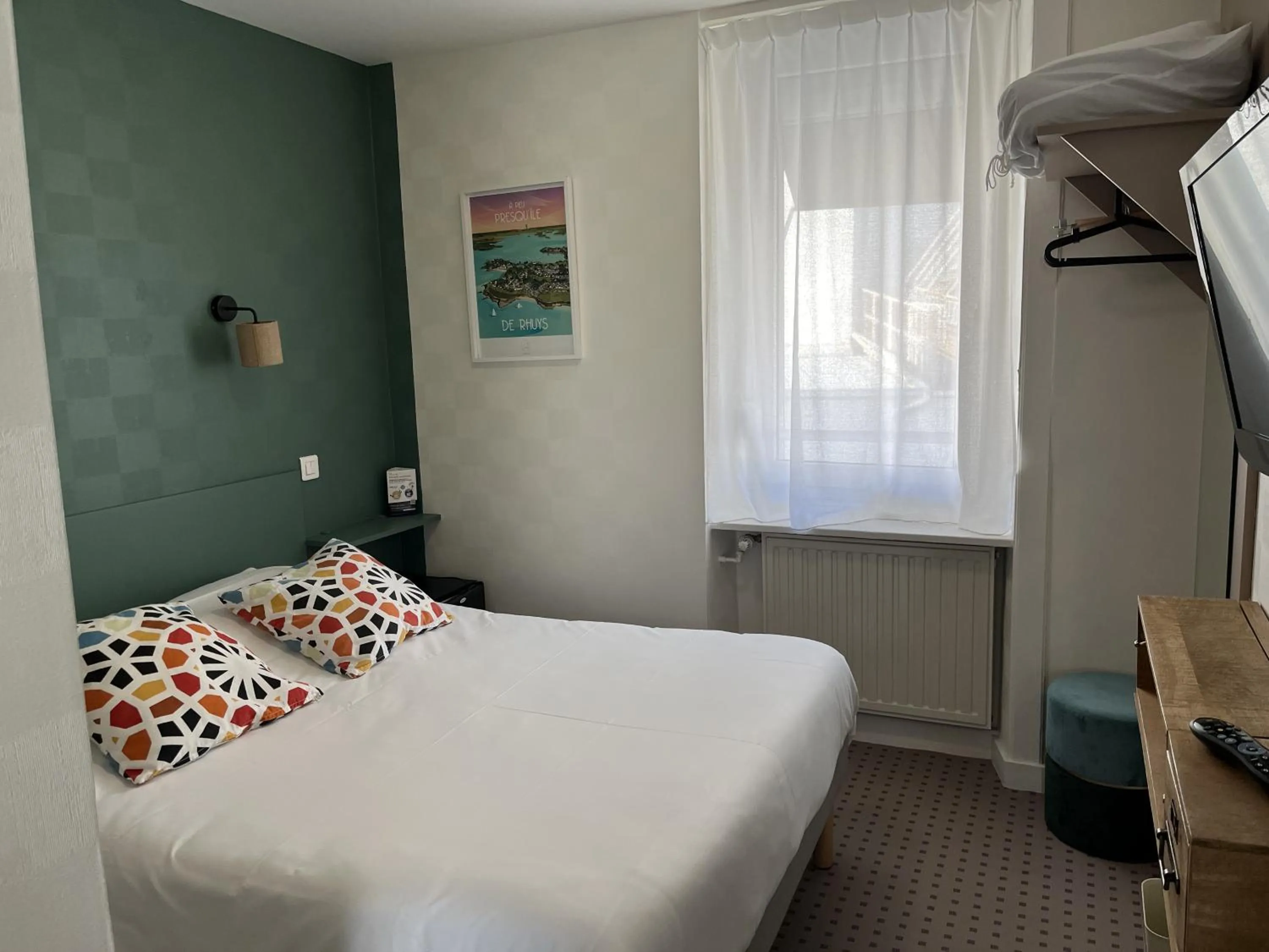 Bedroom, Bed in Anne De Bretagne