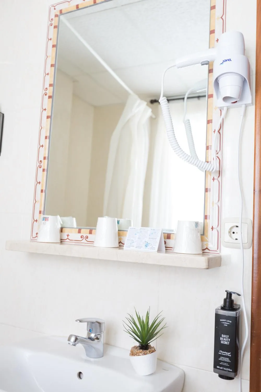 Bathroom in Hotel Mediterráneo by Croma