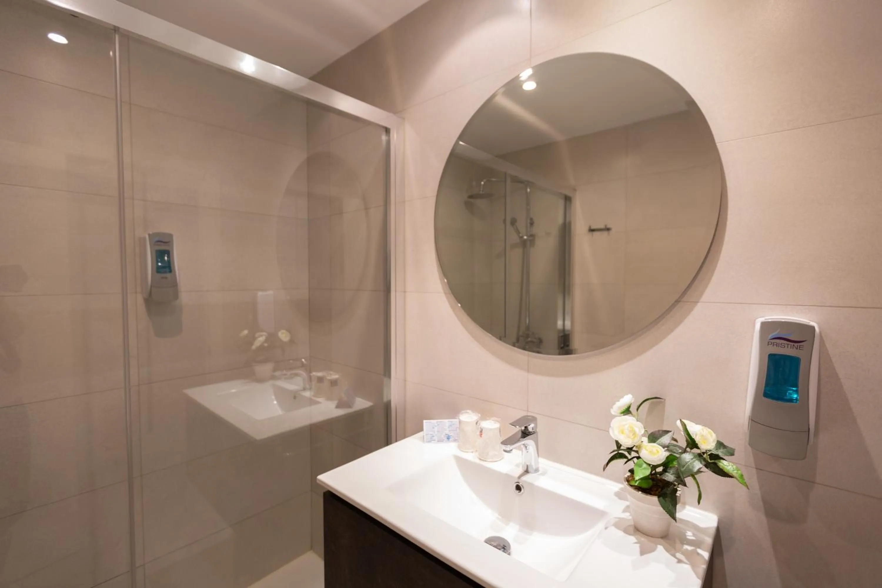 Bathroom in Hotel Mediterráneo by Croma