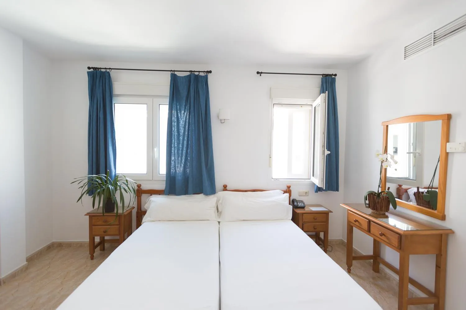 Bedroom, Bed in Hotel Mediterráneo by Croma