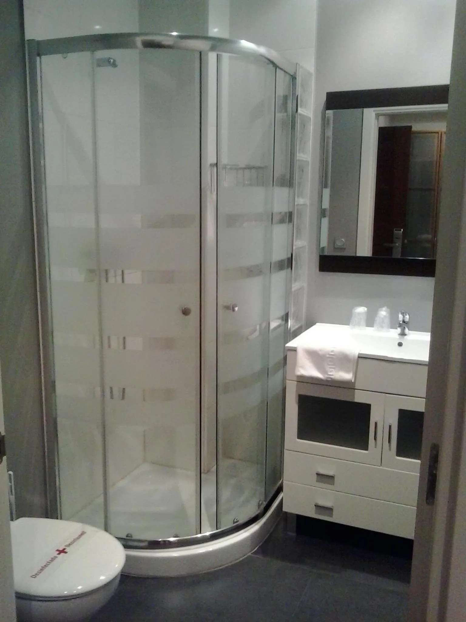 Shower in Hostal San Sebastian Centro