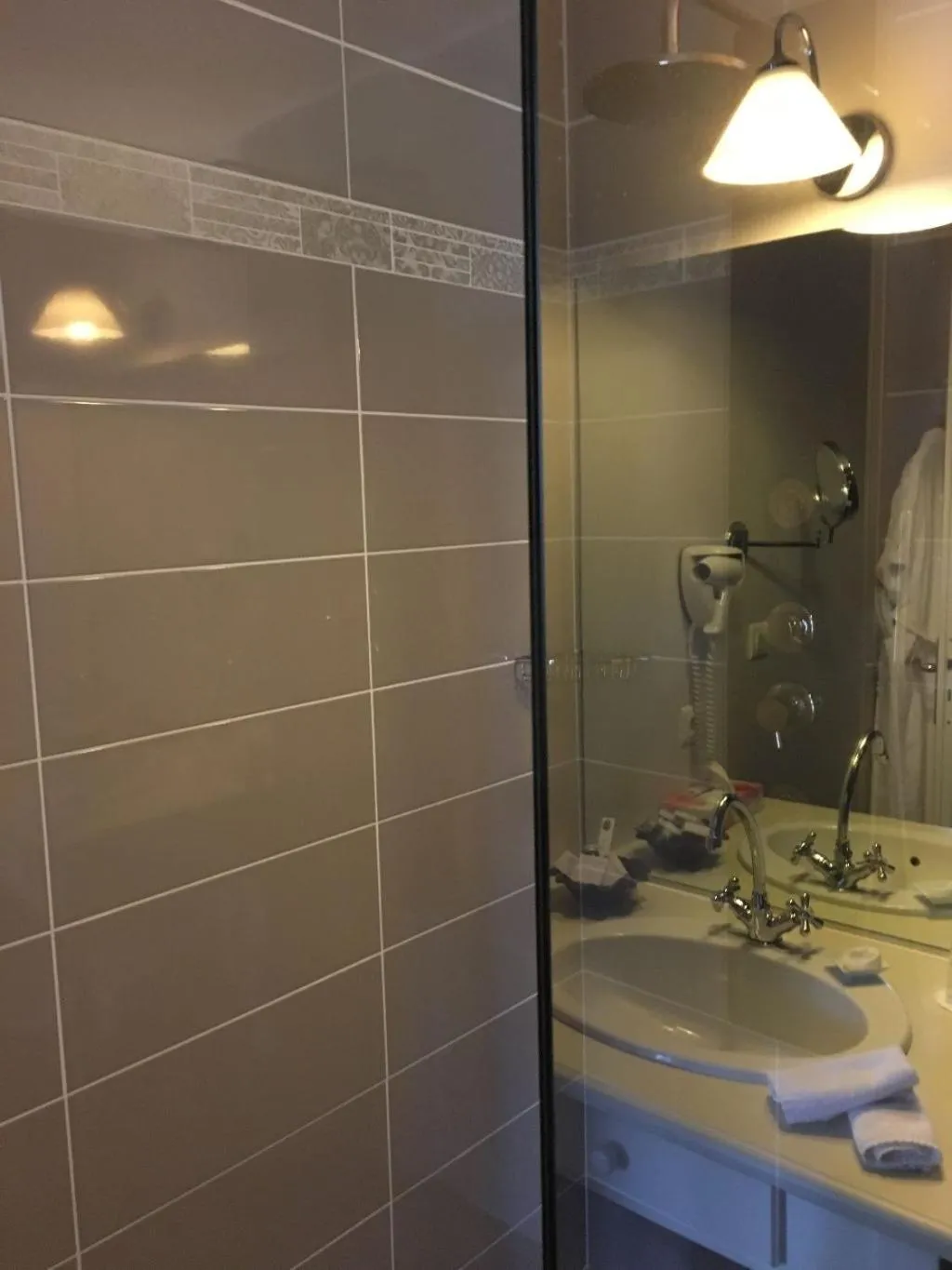 Shower in Auberge Du Lac